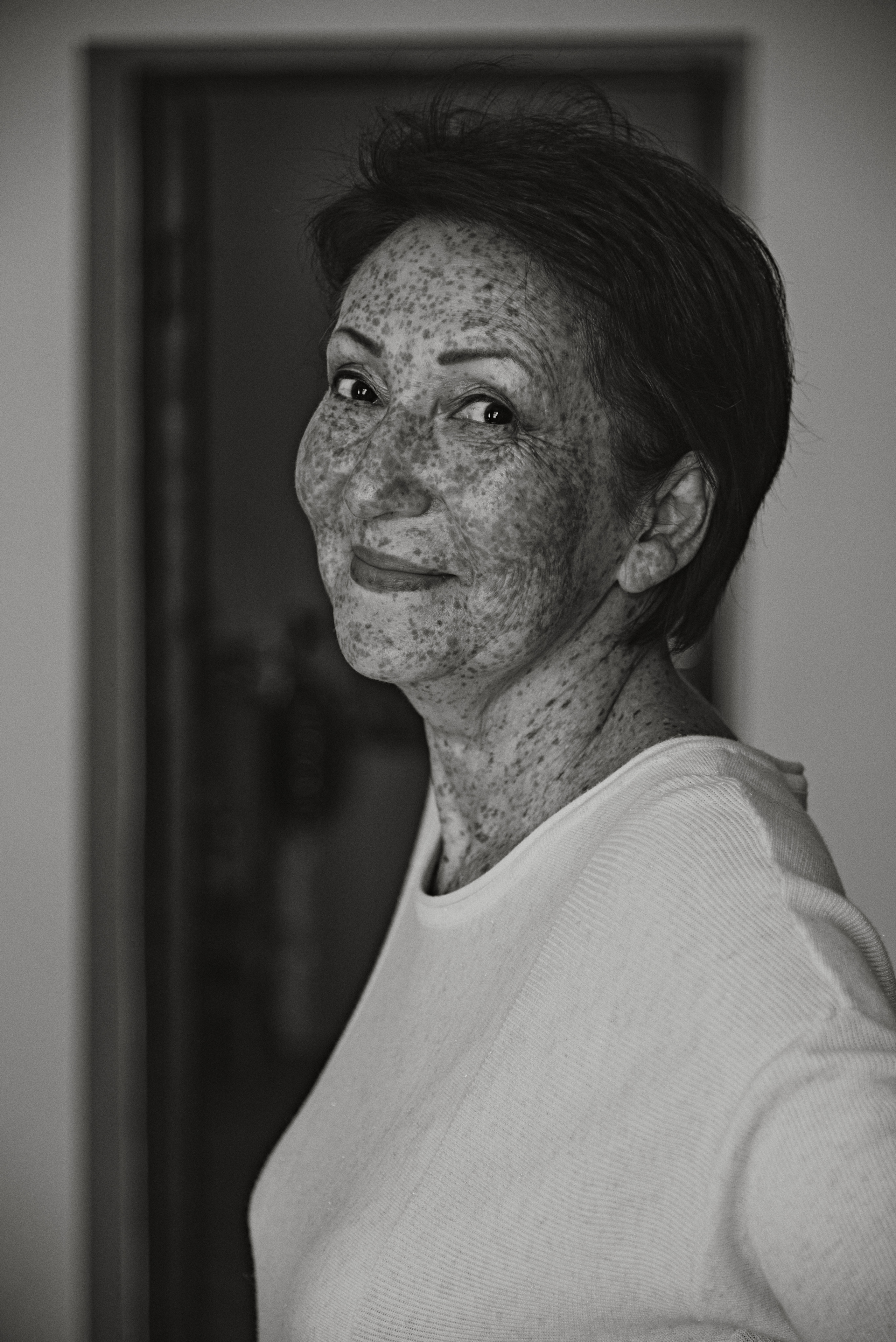 Тёплая домашняя фотосессия с мамой и детьми. Фотограф Алматы Ольга Photodooshy