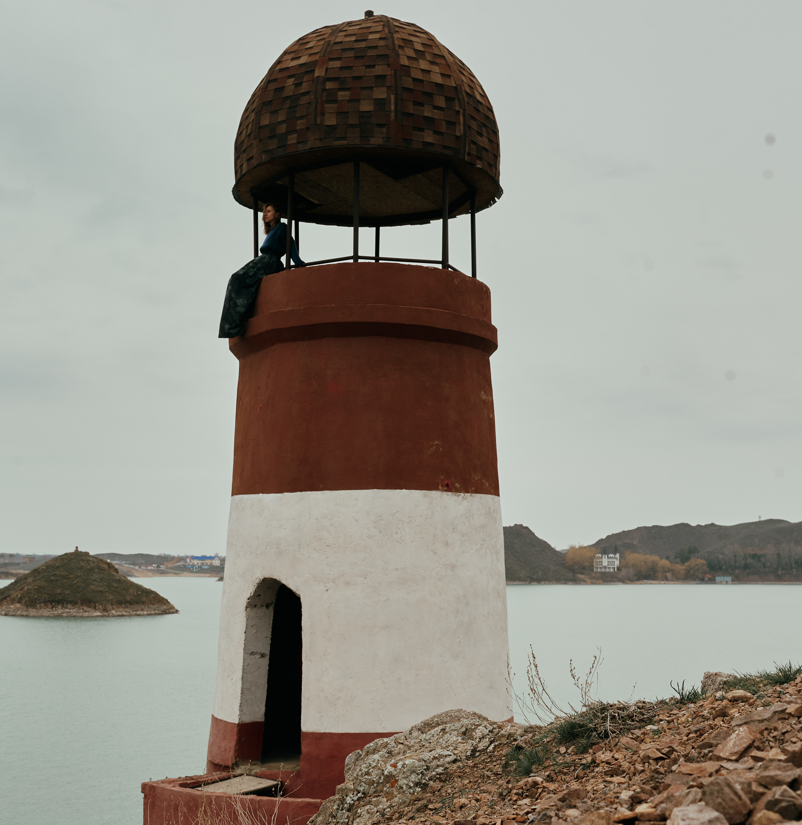 Выездная фотосессия у маяка. Фотограф Алматы Ольга Photodooshy