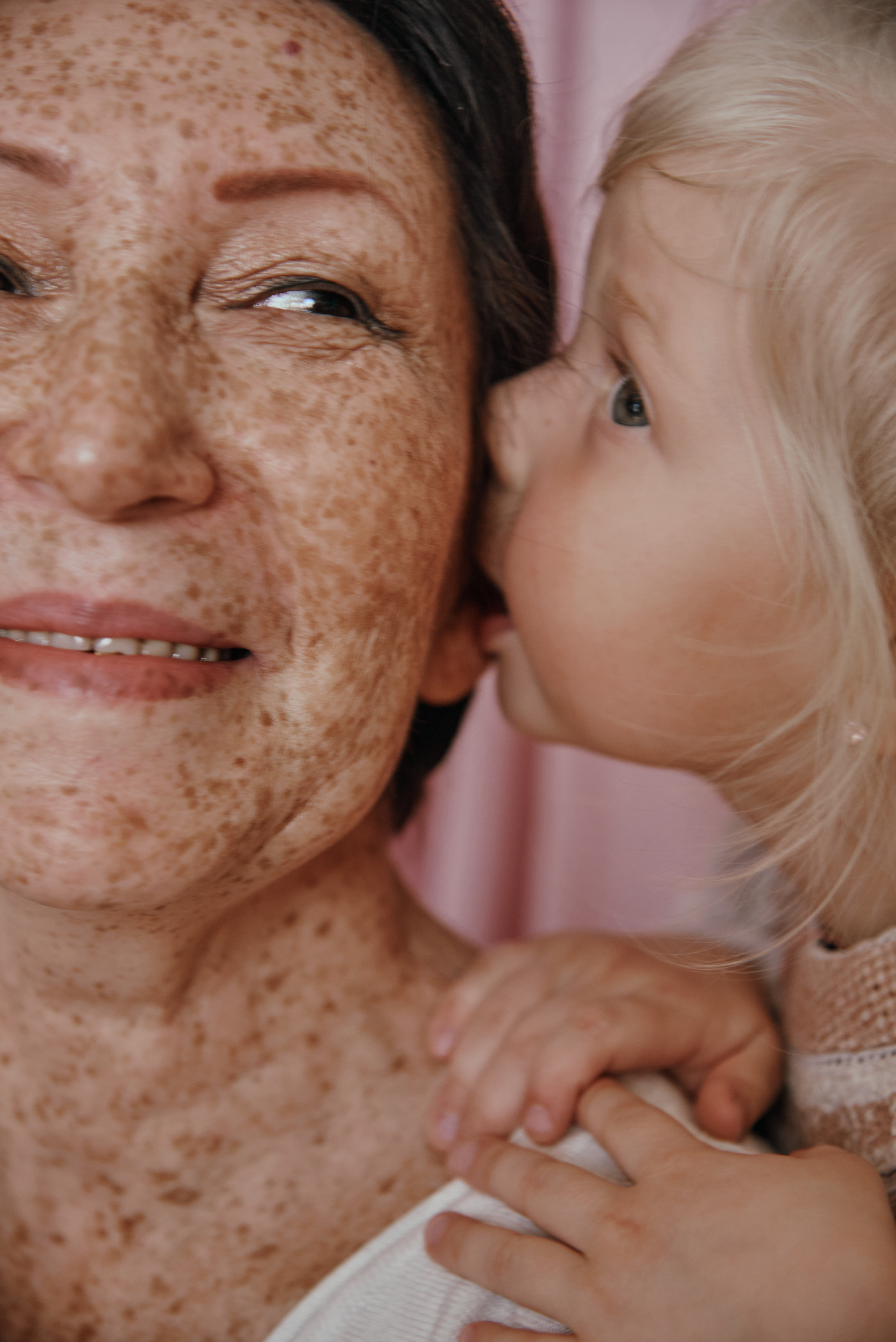 Тёплая домашняя фотосессия с мамой и детьми. Фотограф Алматы Ольга Photodooshy