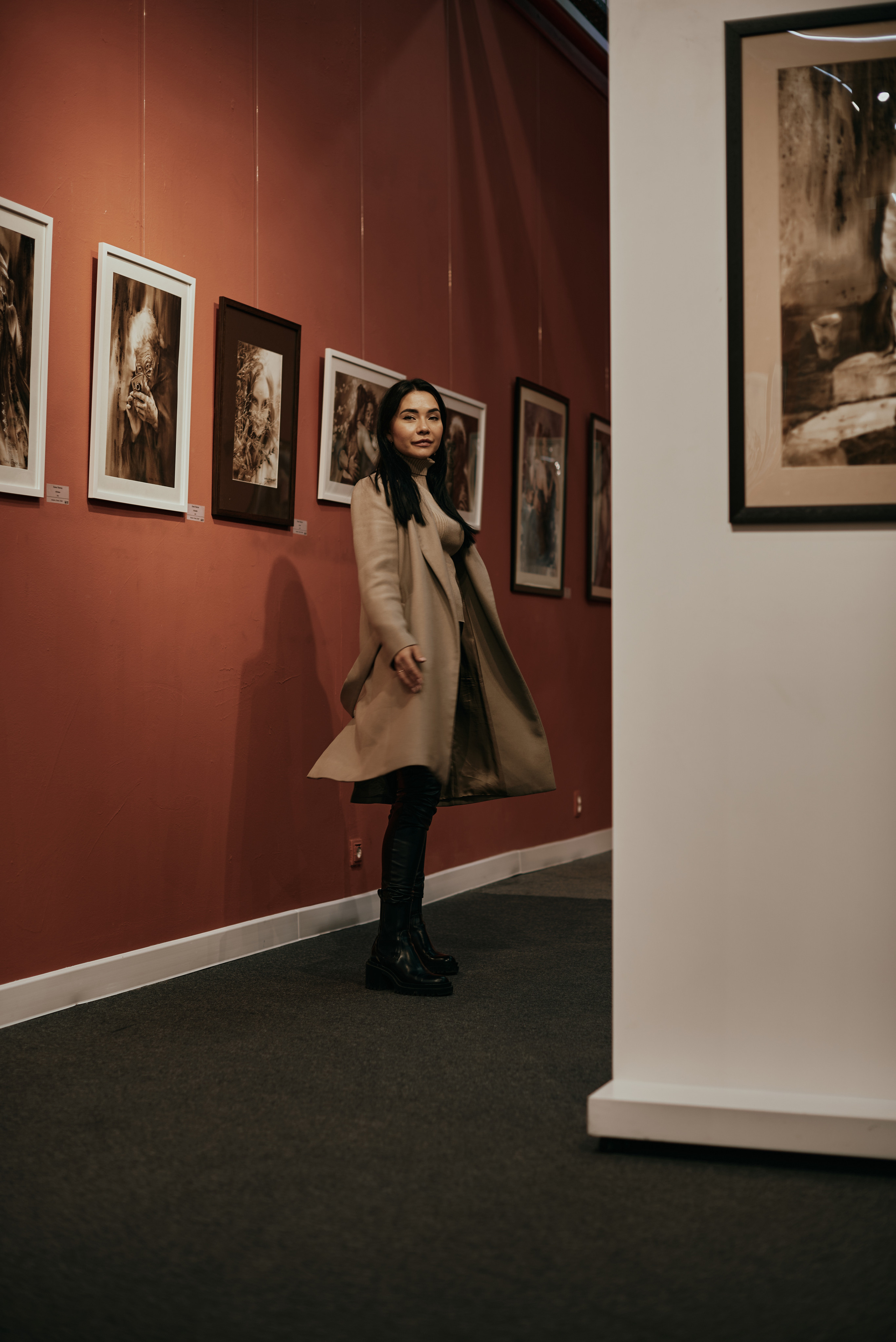 Индивидуальная фотосессия в музее на выставке. Фотограф Алматы Ольга Photodooshy