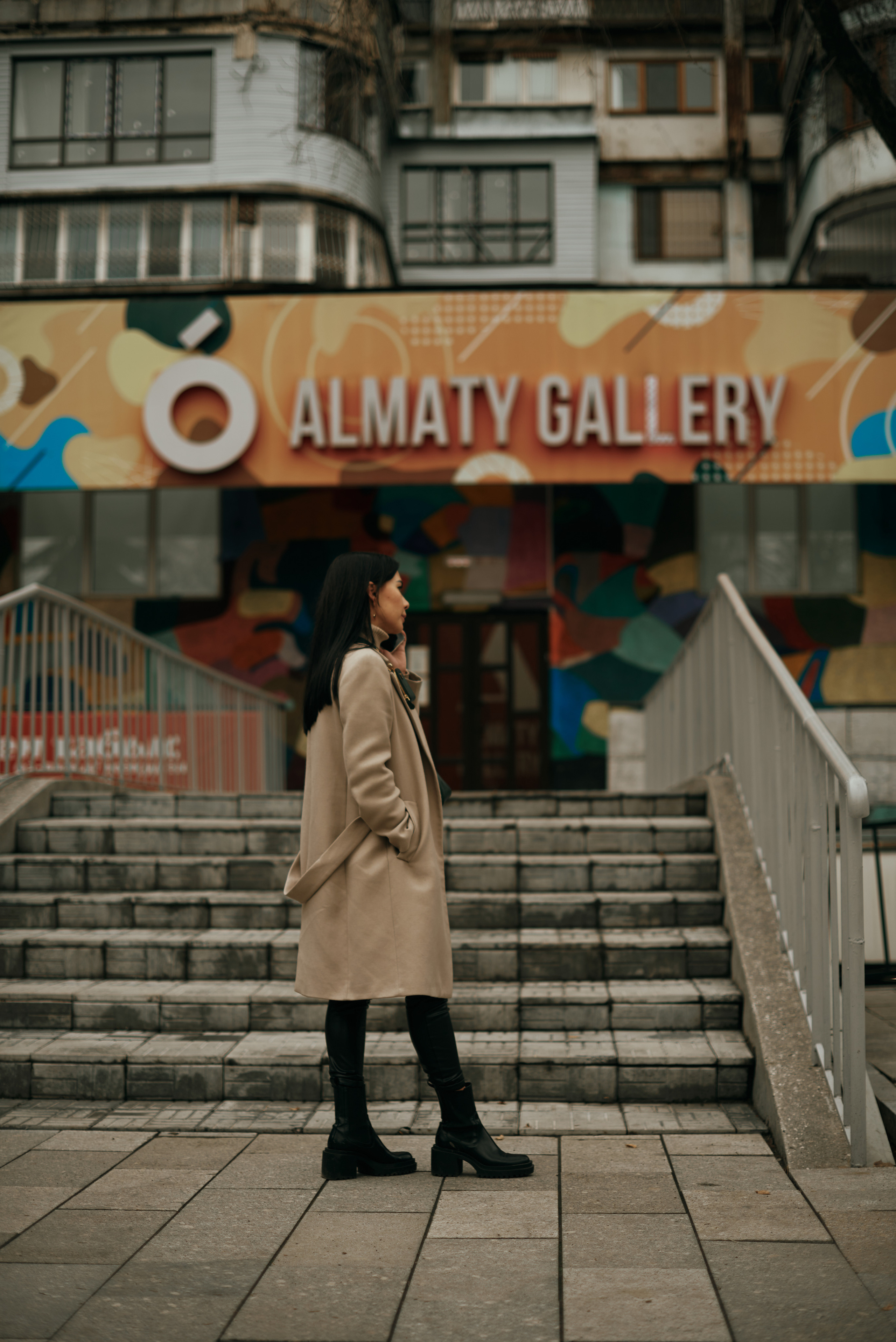 Индивидуальная фотосессия в музее на выставке. Фотограф Алматы Ольга Photodooshy