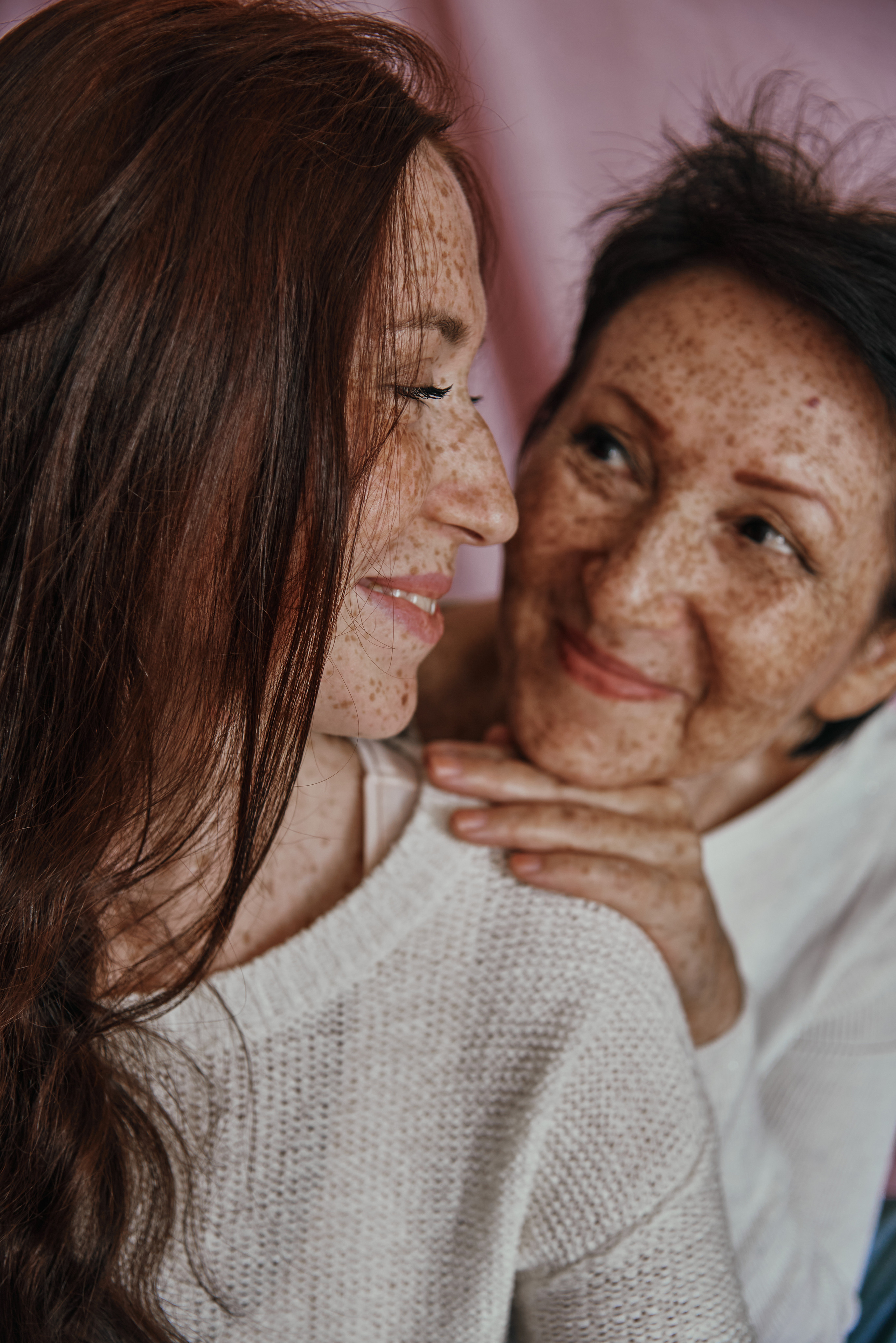 Тёплая домашняя фотосессия с мамой и детьми. Фотограф Алматы Ольга Photodooshy