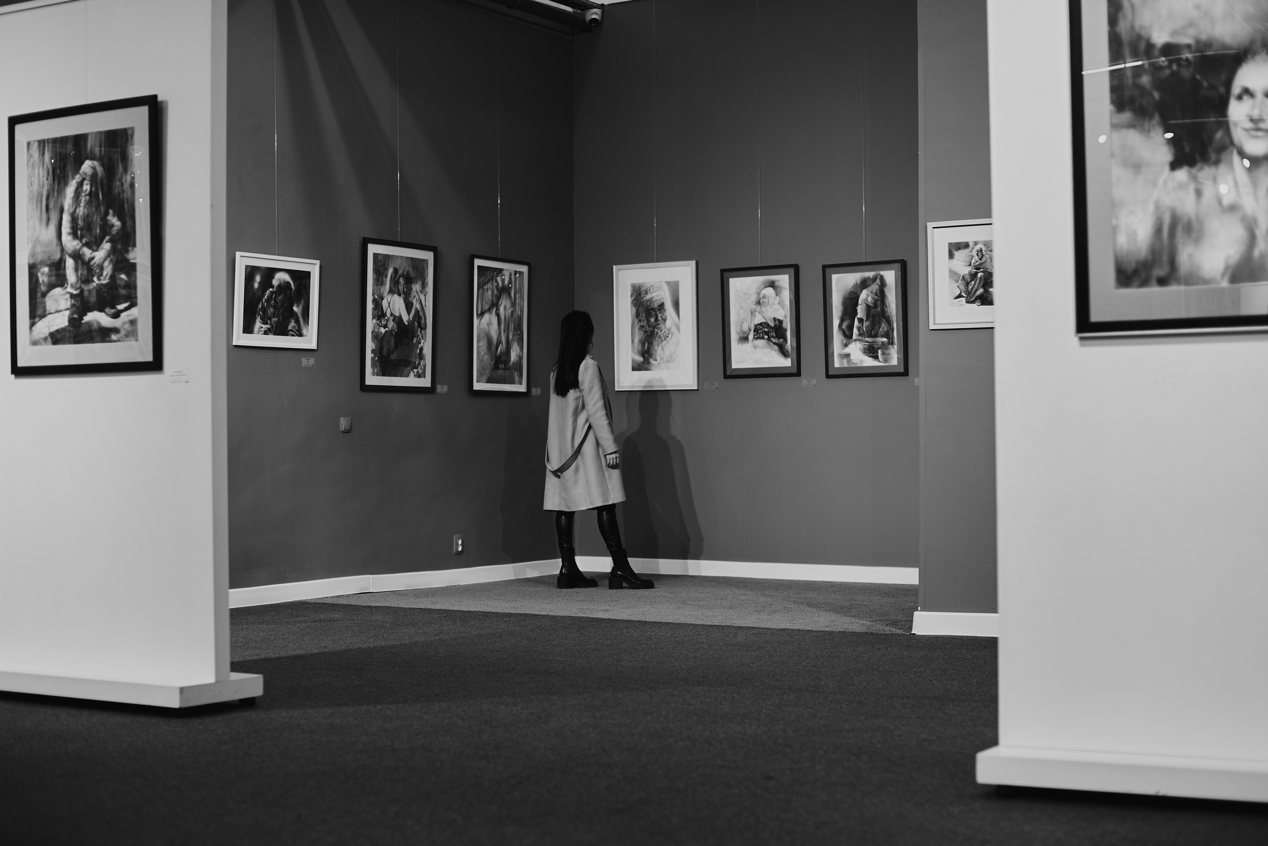 Индивидуальная фотосессия в музее на выставке. Фотограф Алматы Ольга Photodooshy