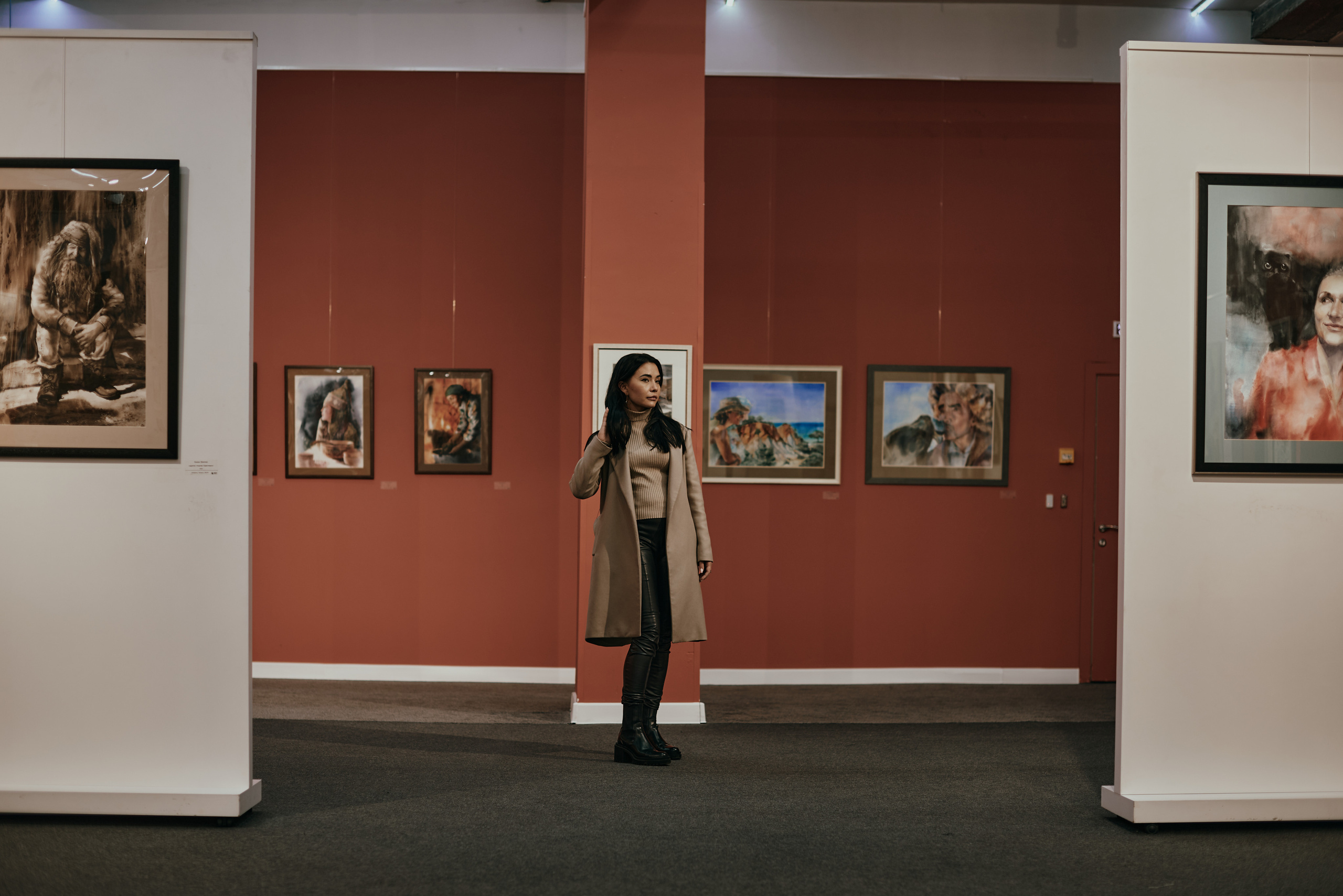 Индивидуальная фотосессия в музее на выставке. Фотограф Алматы Ольга Photodooshy