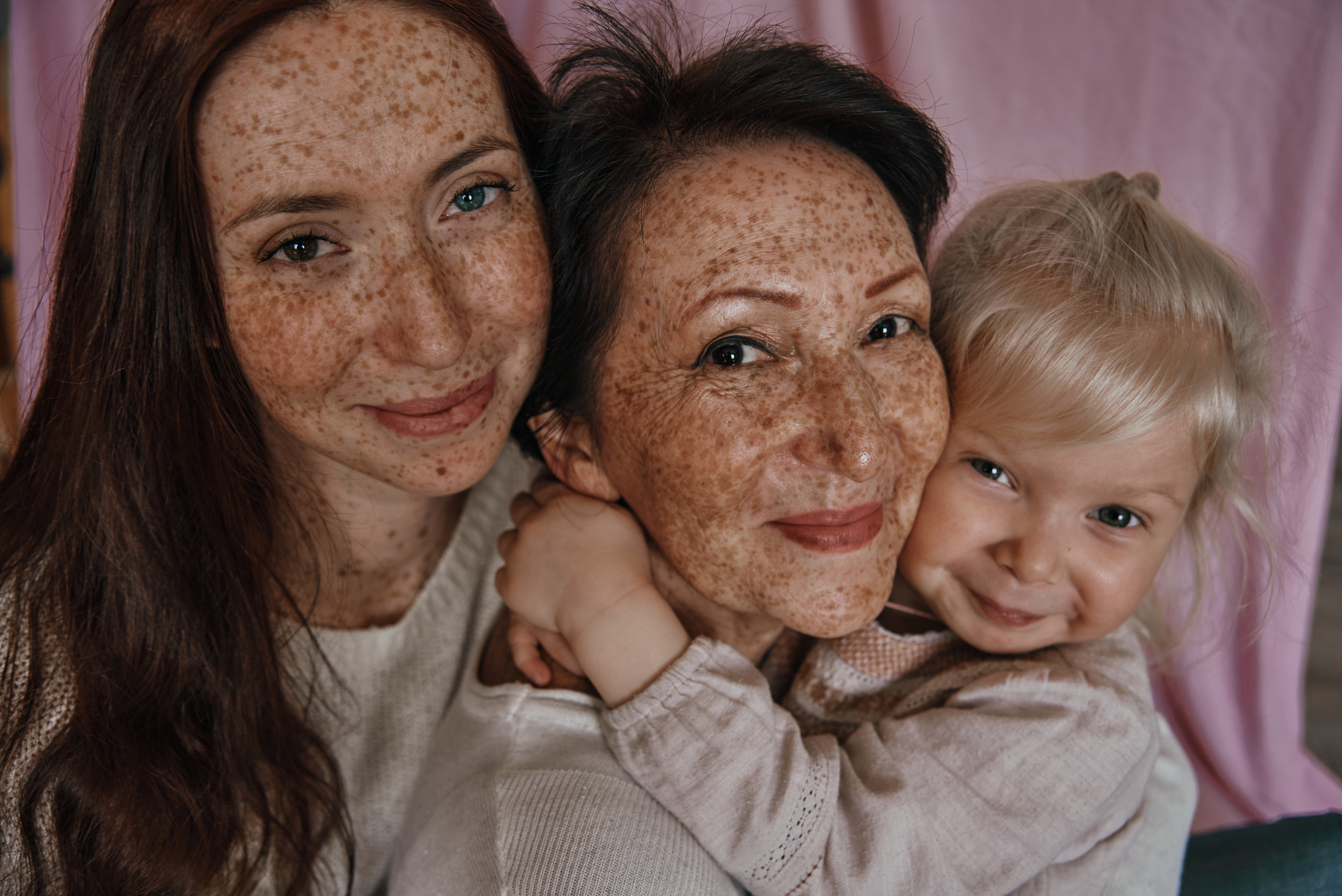 Тёплая домашняя фотосессия с мамой и детьми. Фотограф Алматы Ольга Photodooshy