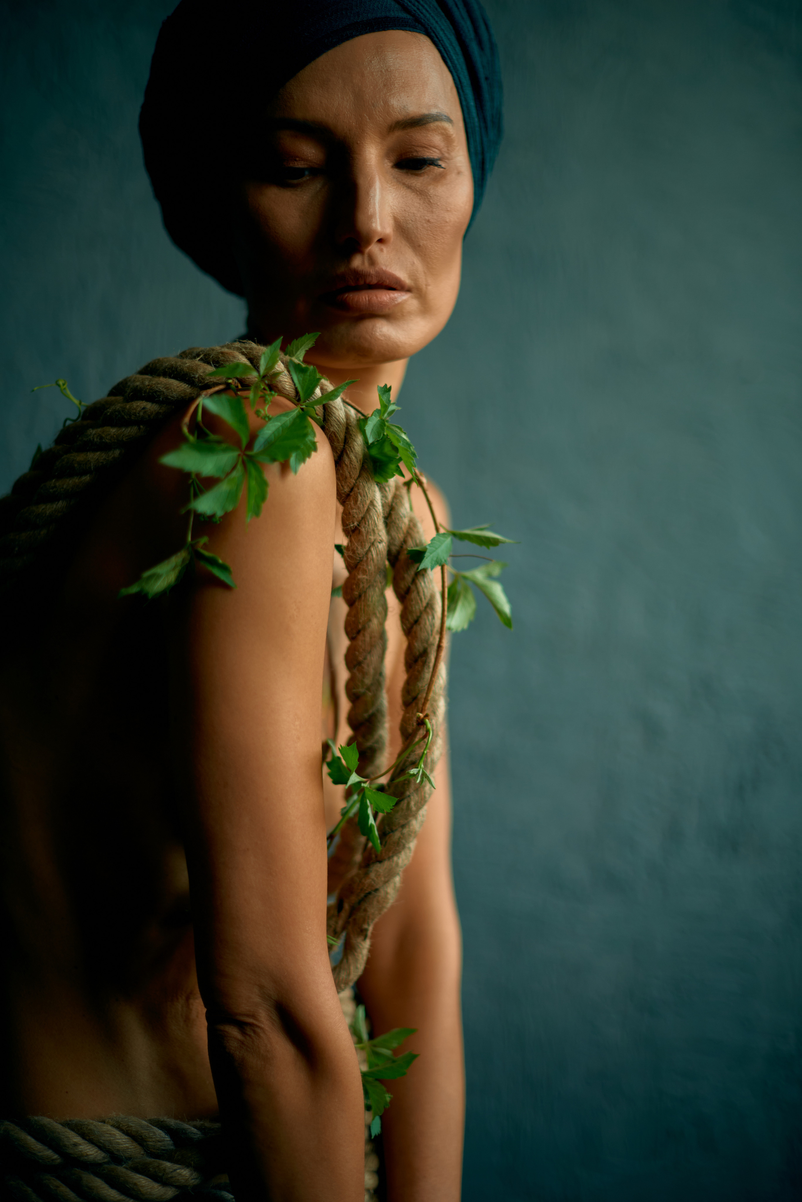 Портрет обнаженной девушки в тюрбане