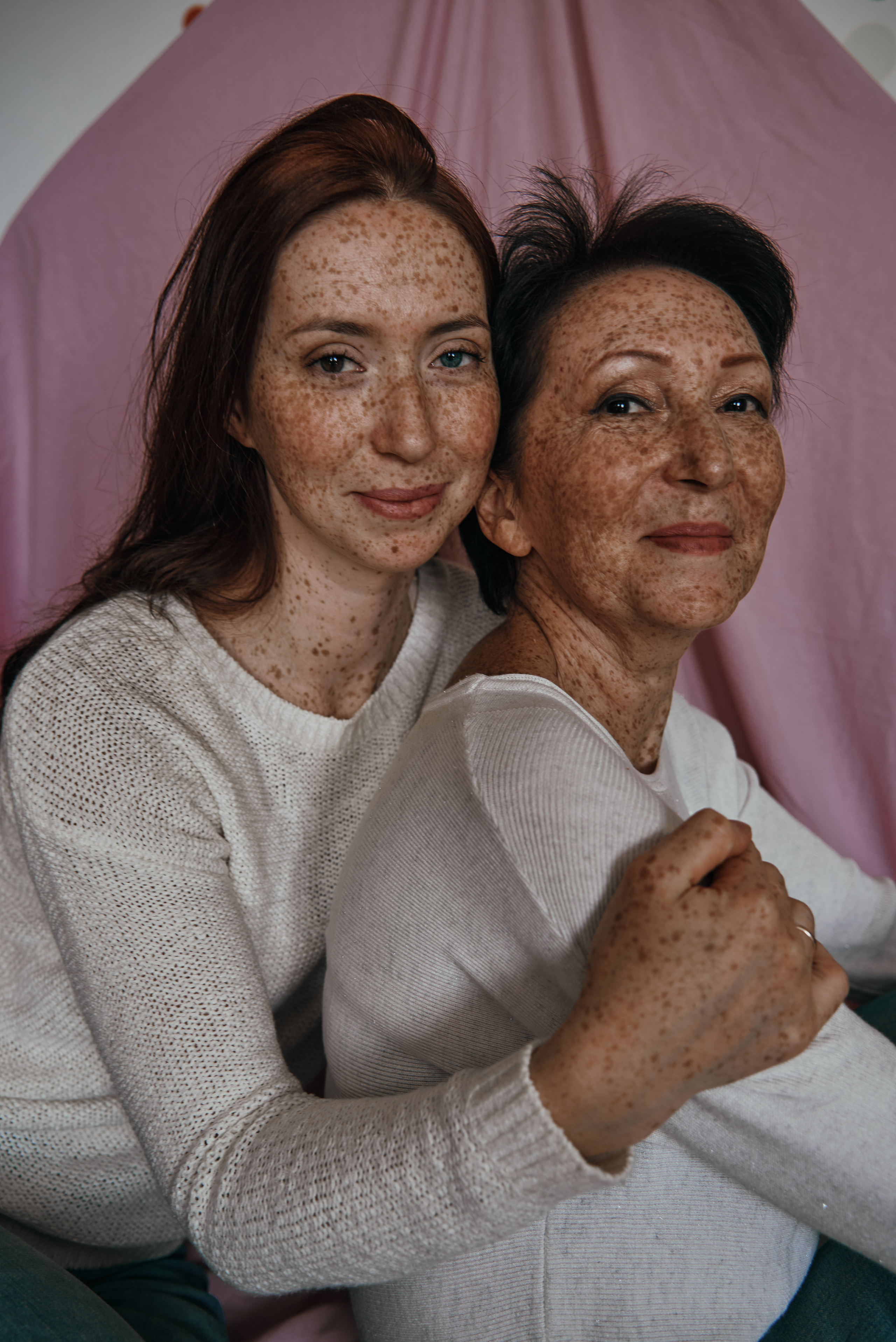 Тёплая домашняя фотосессия с мамой и детьми. Фотограф Алматы Ольга Photodooshy