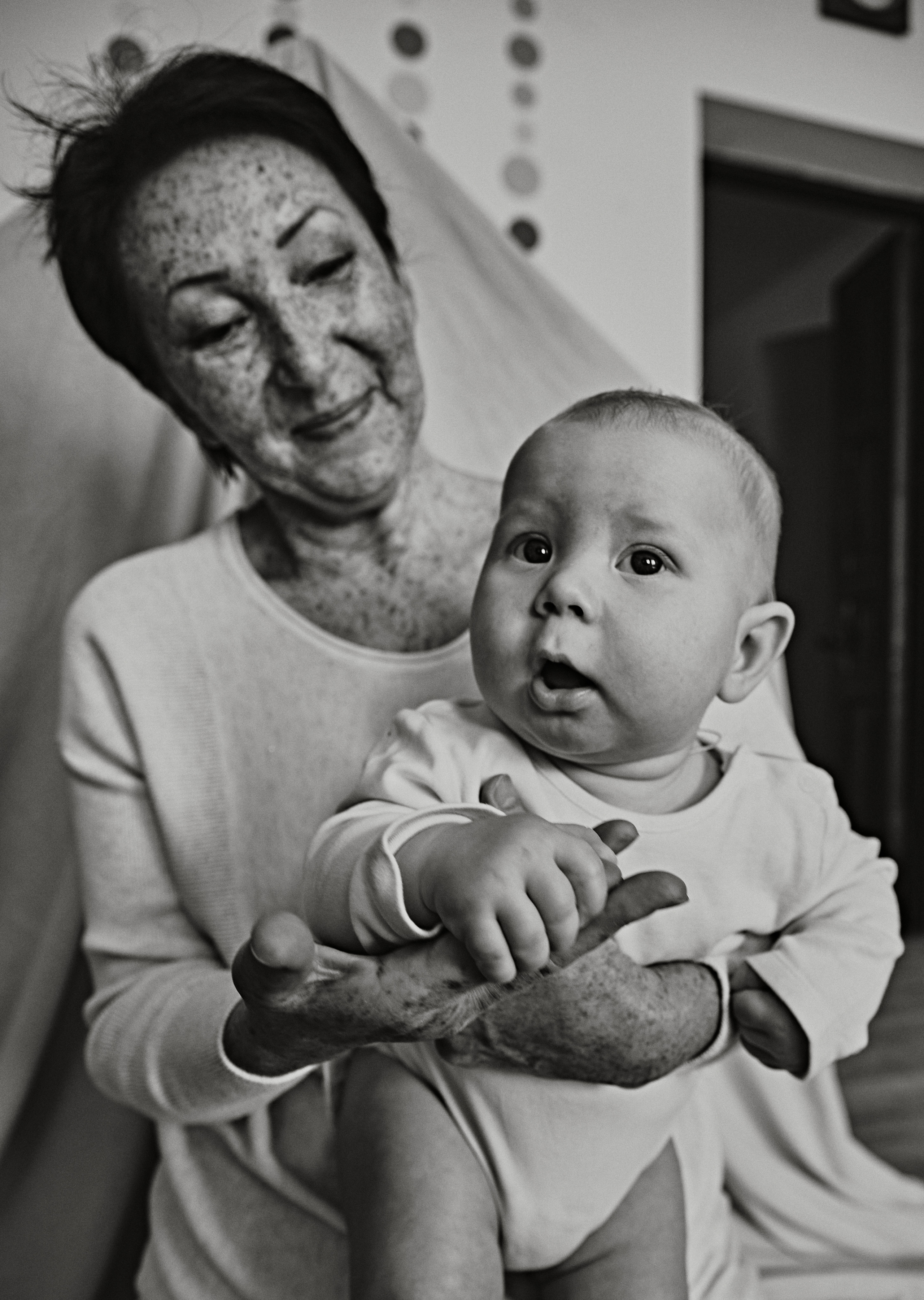 Тёплая домашняя фотосессия с мамой и детьми. Фотограф Алматы Ольга Photodooshy