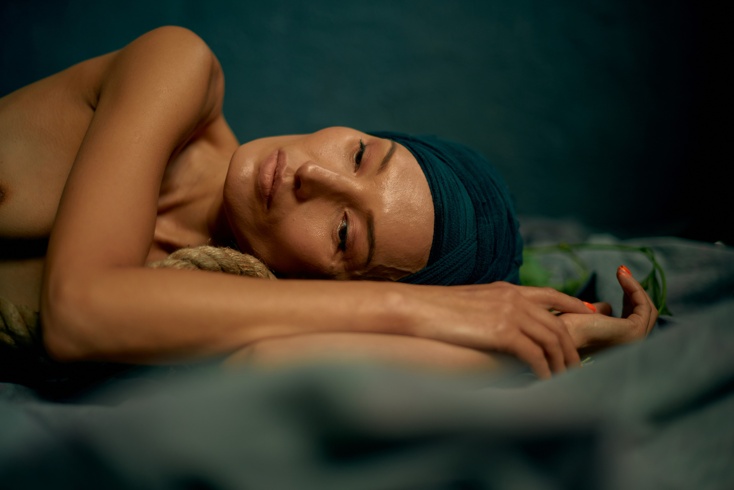 Ню портрет девушки в тюрбане