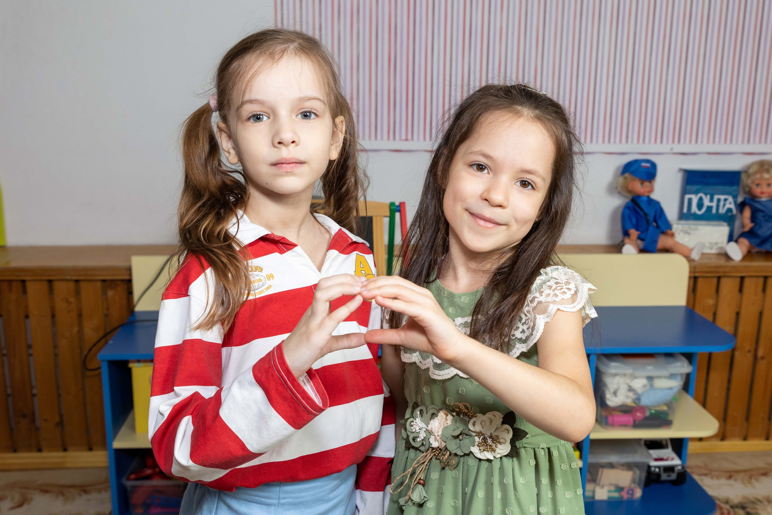 Групповые фотографии, фото с лучшим другом. Школьный и детсадовский фотограф Москва. Детский фотограф