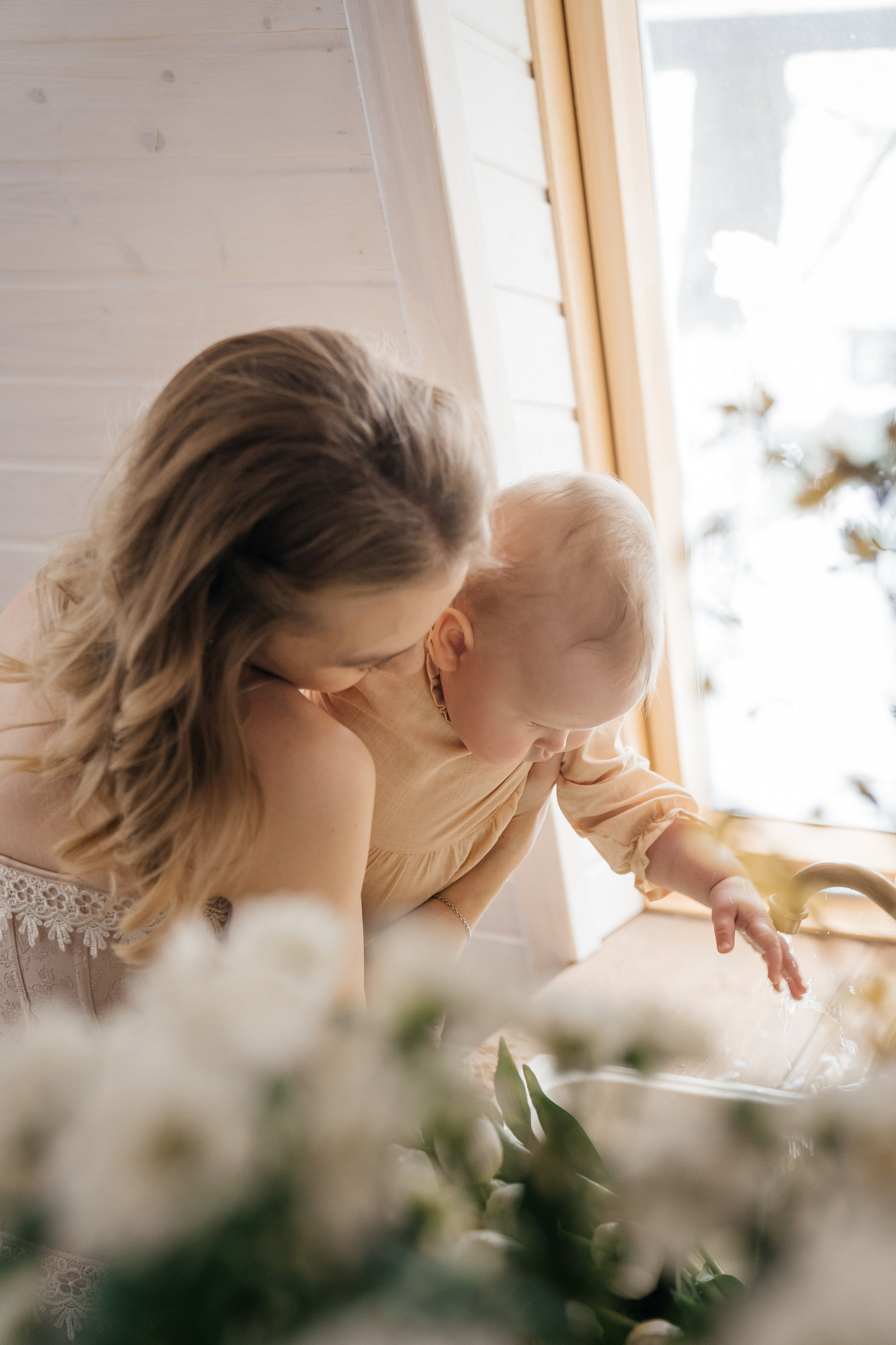 Алиса с мамой Кристиной в нежной семейной фотосессии в Домике Элли г. Пушкино. Семейный и детский фотограф в Сергиев Посаде, Хотьково Якимчук Любовь