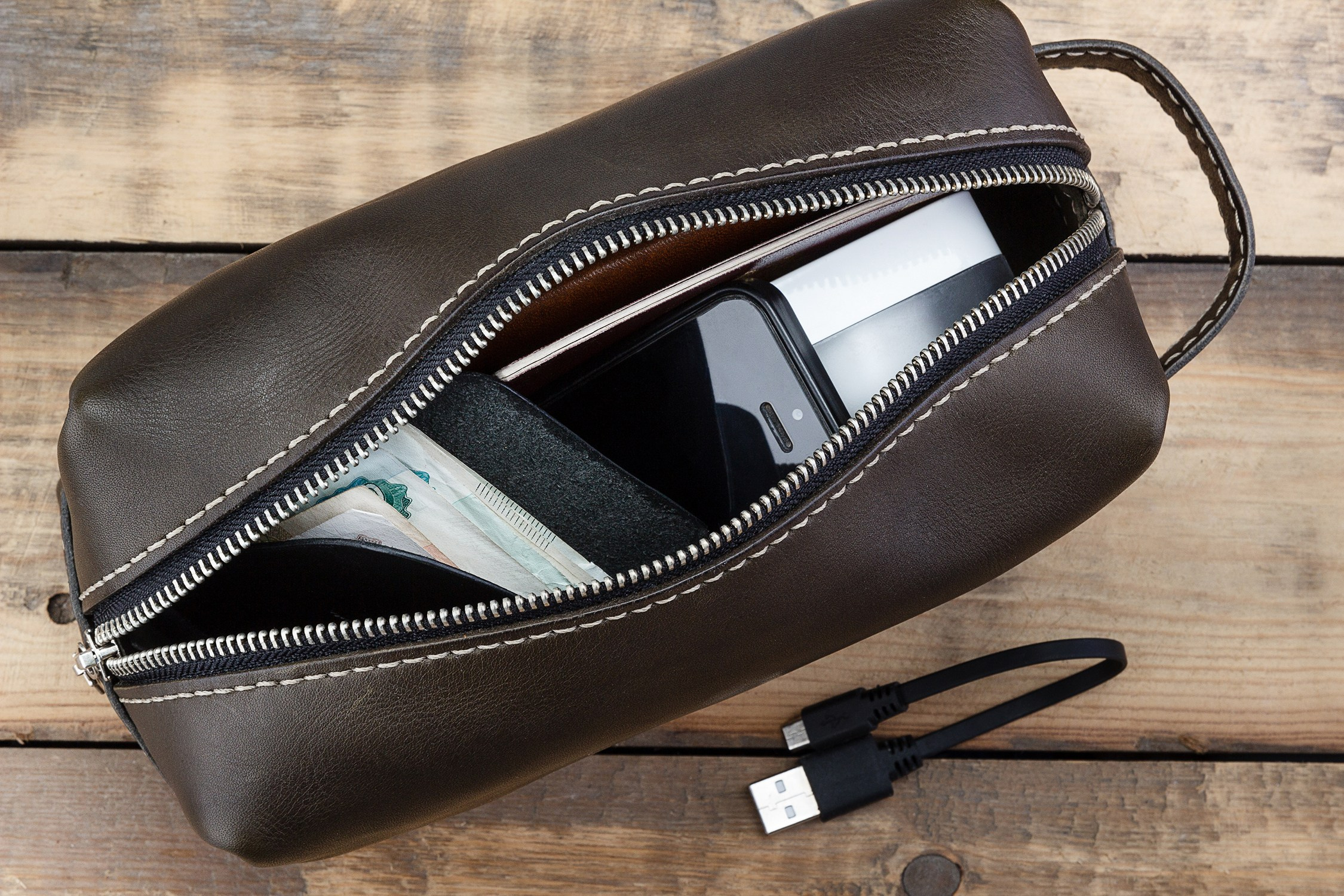 Фотосъемка кожгалантереи для социальных сетей. Профессиональный фотограф в Санкт-Петербурге. Сергей Пушкин