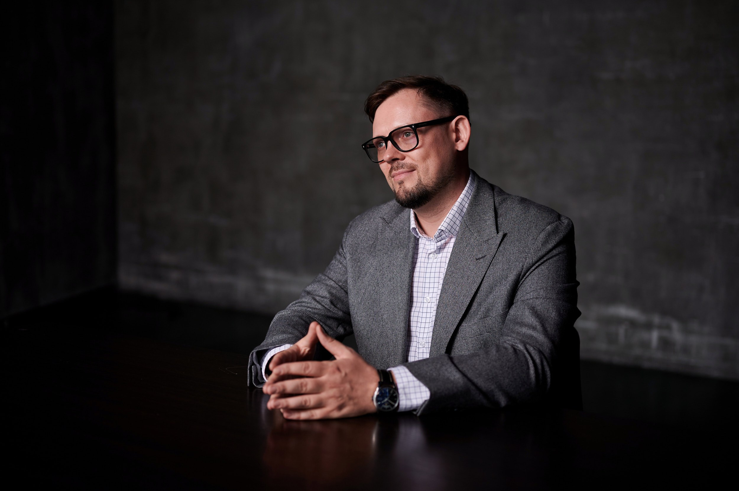 Бизнес-портреты и съемка команд в Москве — в офисе или студии. Герман Лепёхин коммерческий фотограф в Москве: репортаж, портреты, интерьеры, производство