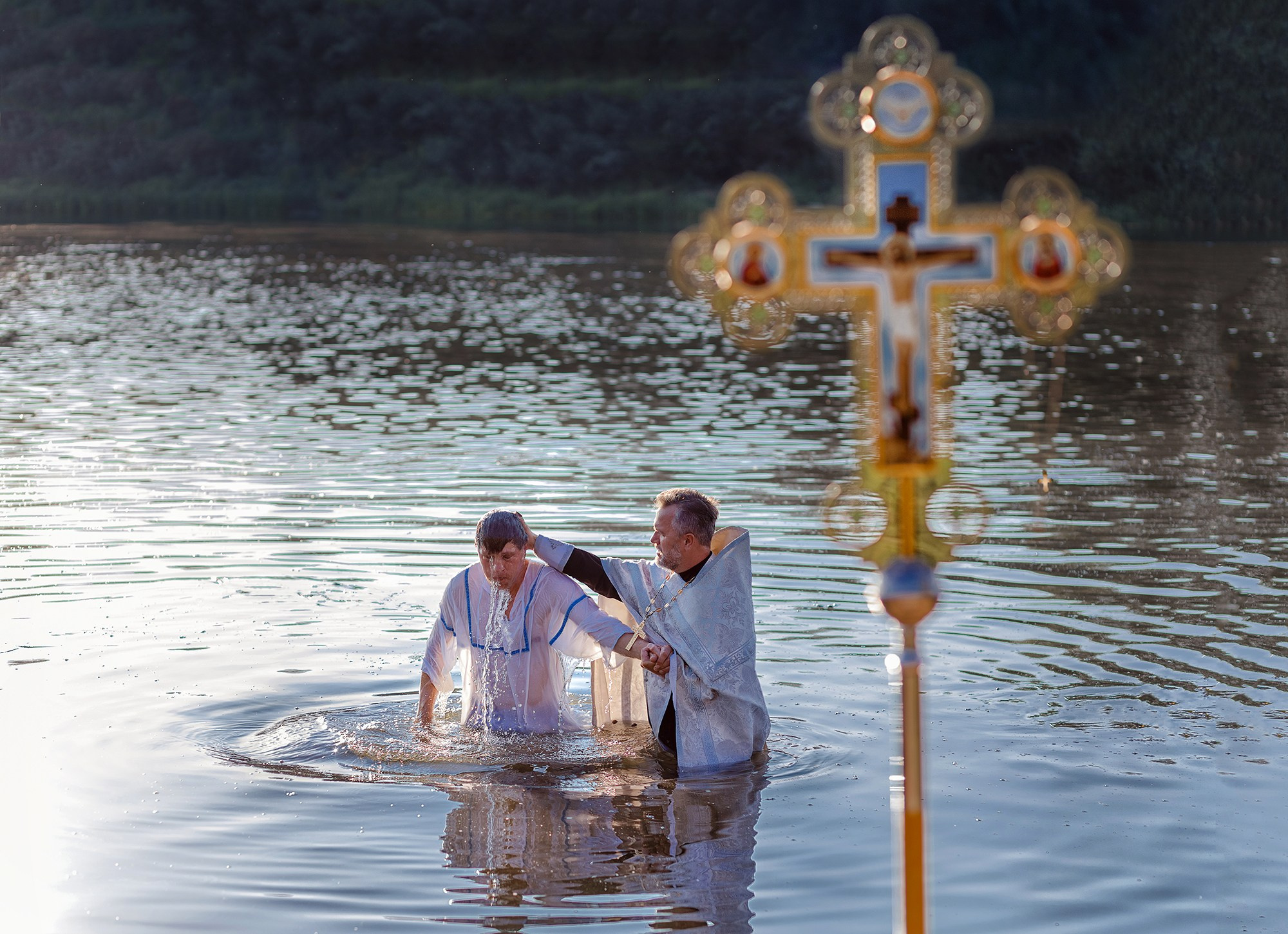 Фотографии момента погружения в купель (Таинство крещения). Moscow_CPC