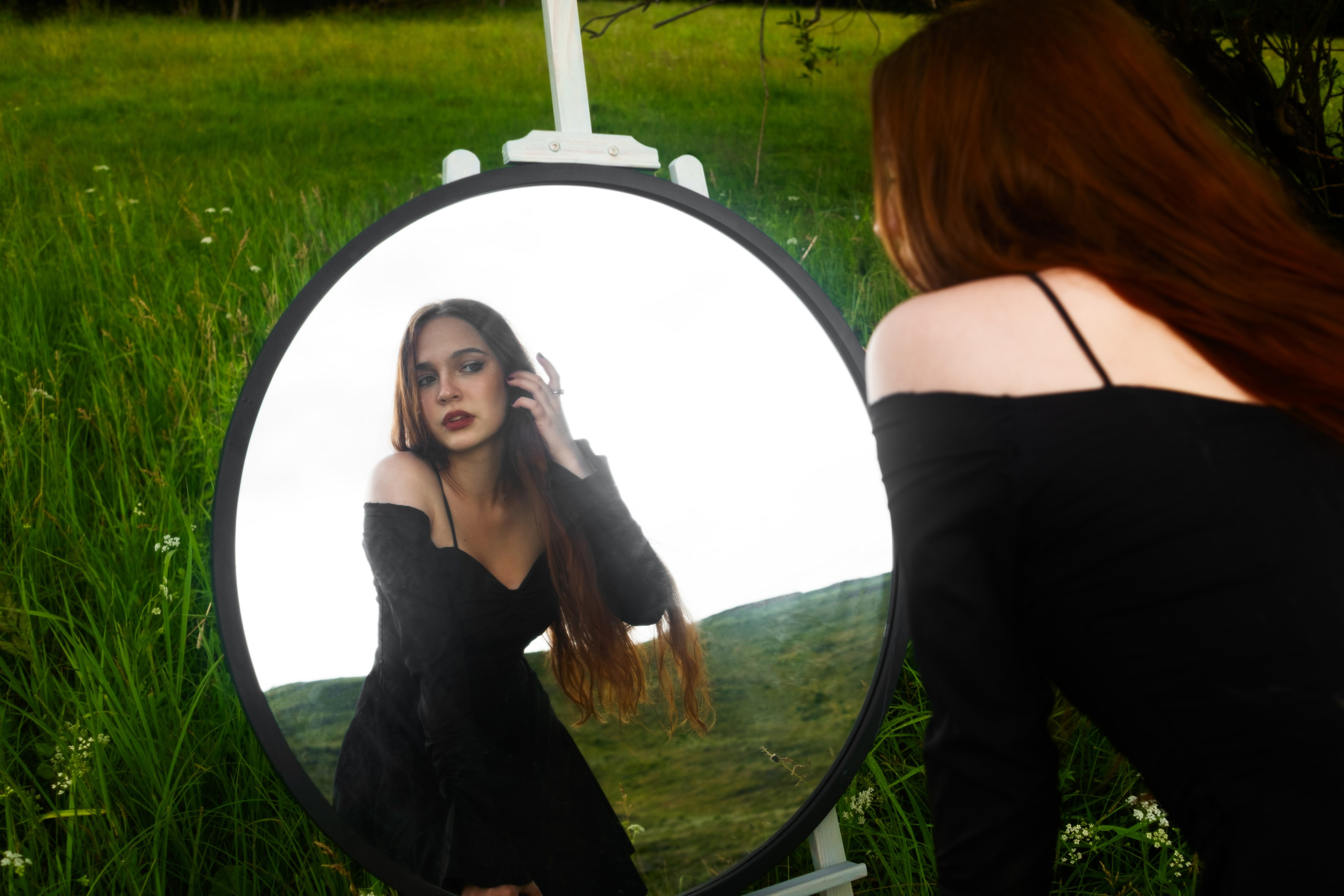 Зеркало и Настя. Фотограф Коробова Екатерина