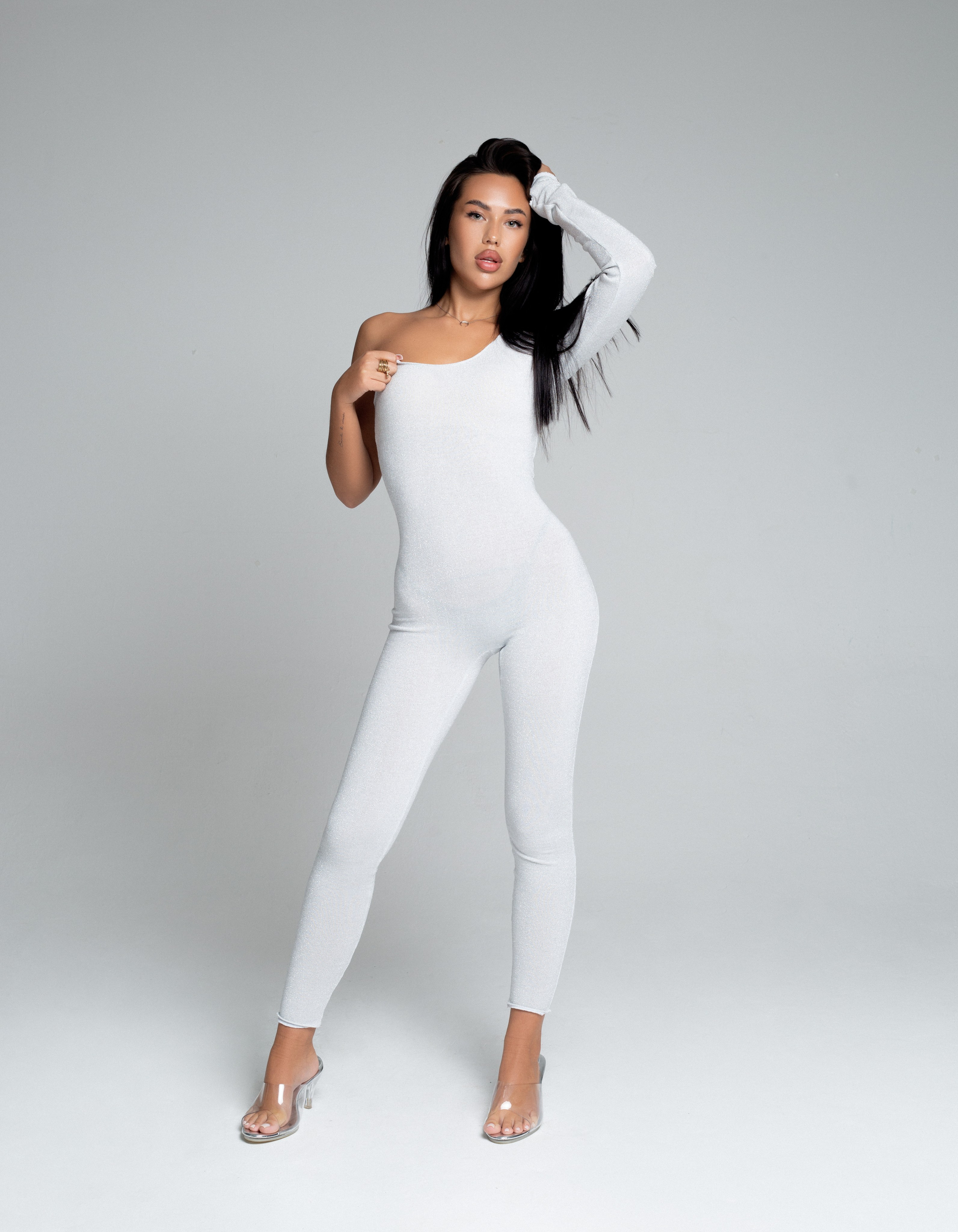 КАТАЛОГ | серый фон. RUNA production — стильные съемки для брендов