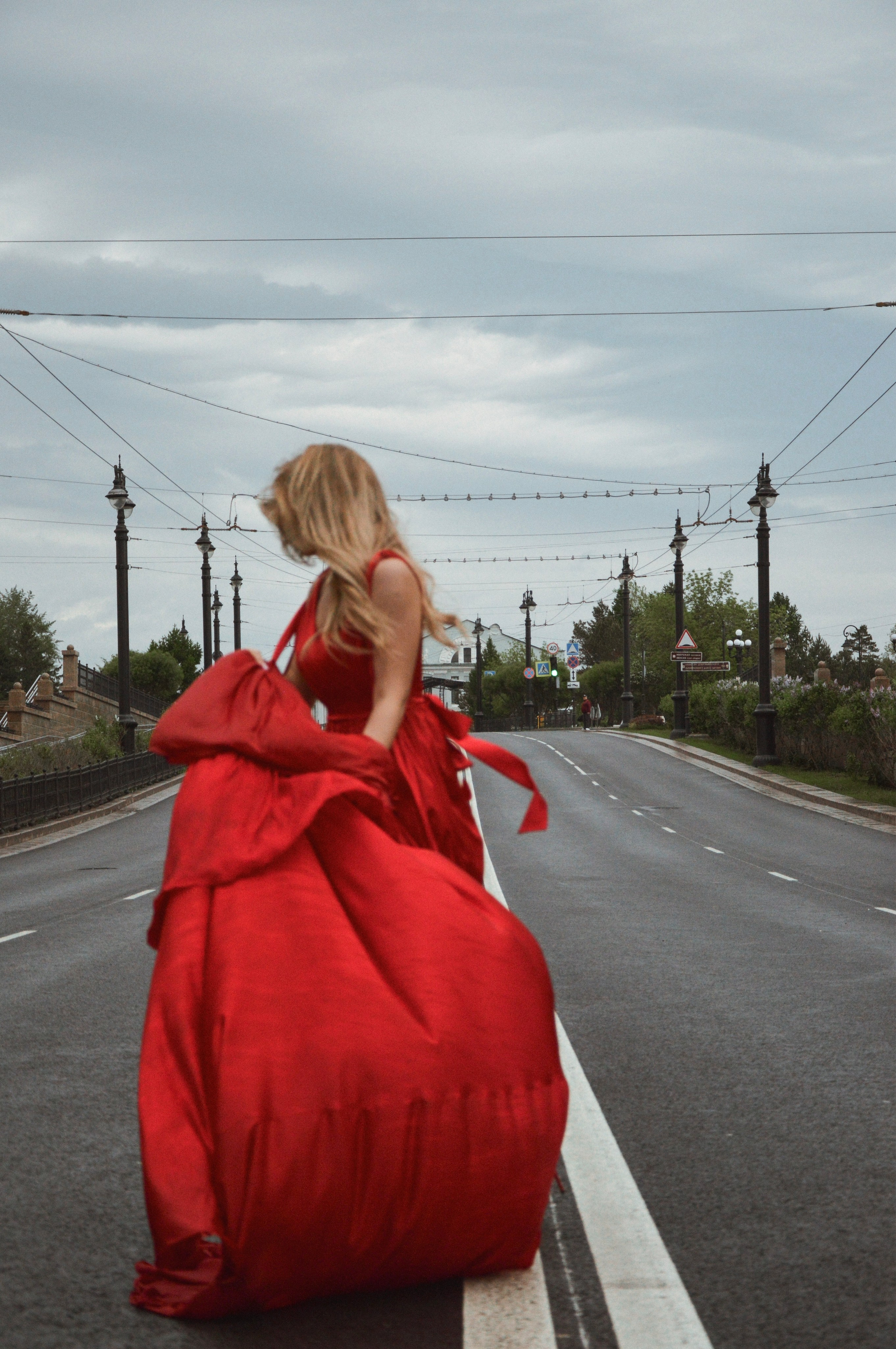 Летящие платья. Мобильный фотограф в Омске