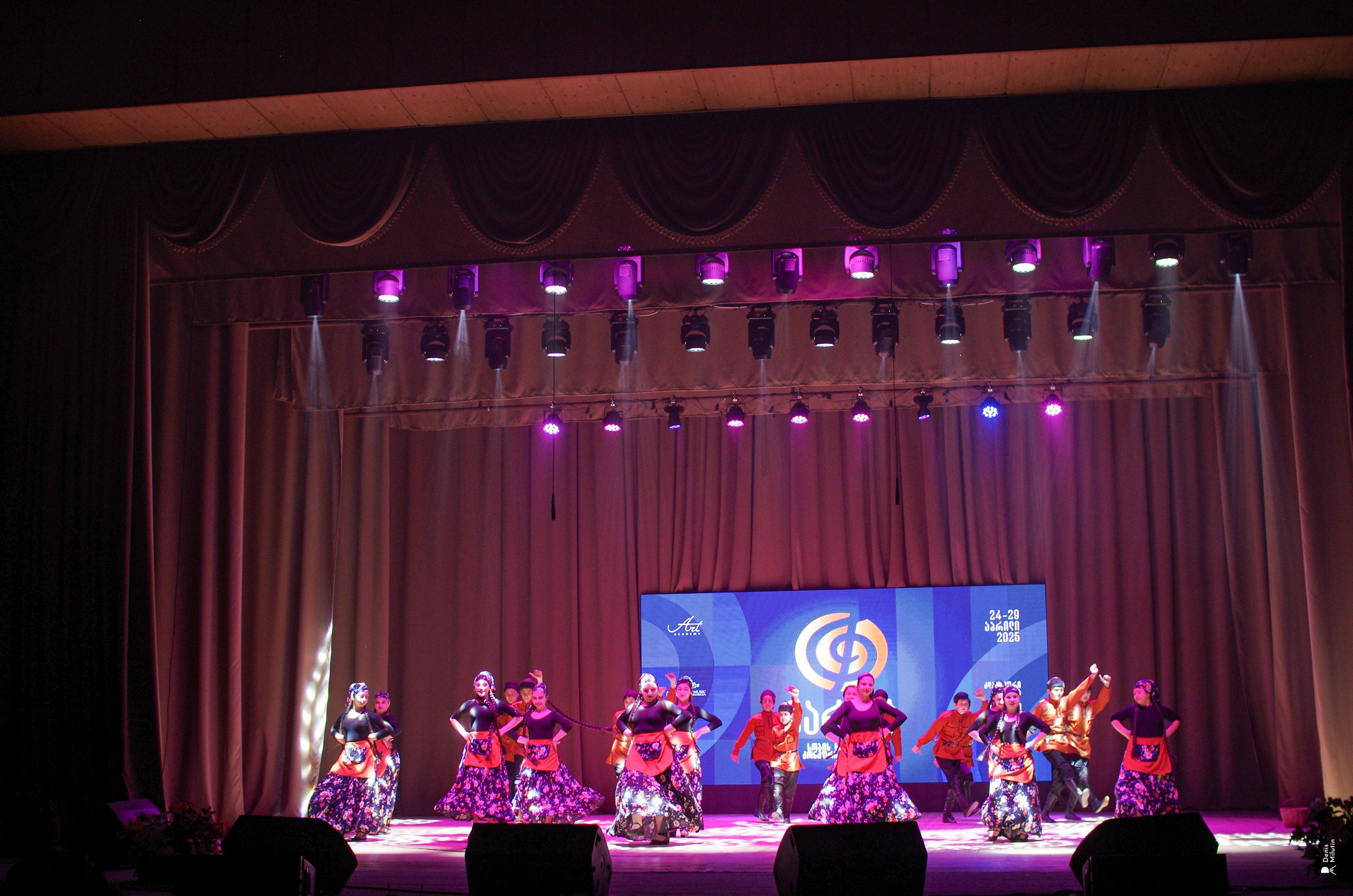 Танцы в Хоби. Портретный фотограф Денис Милютин