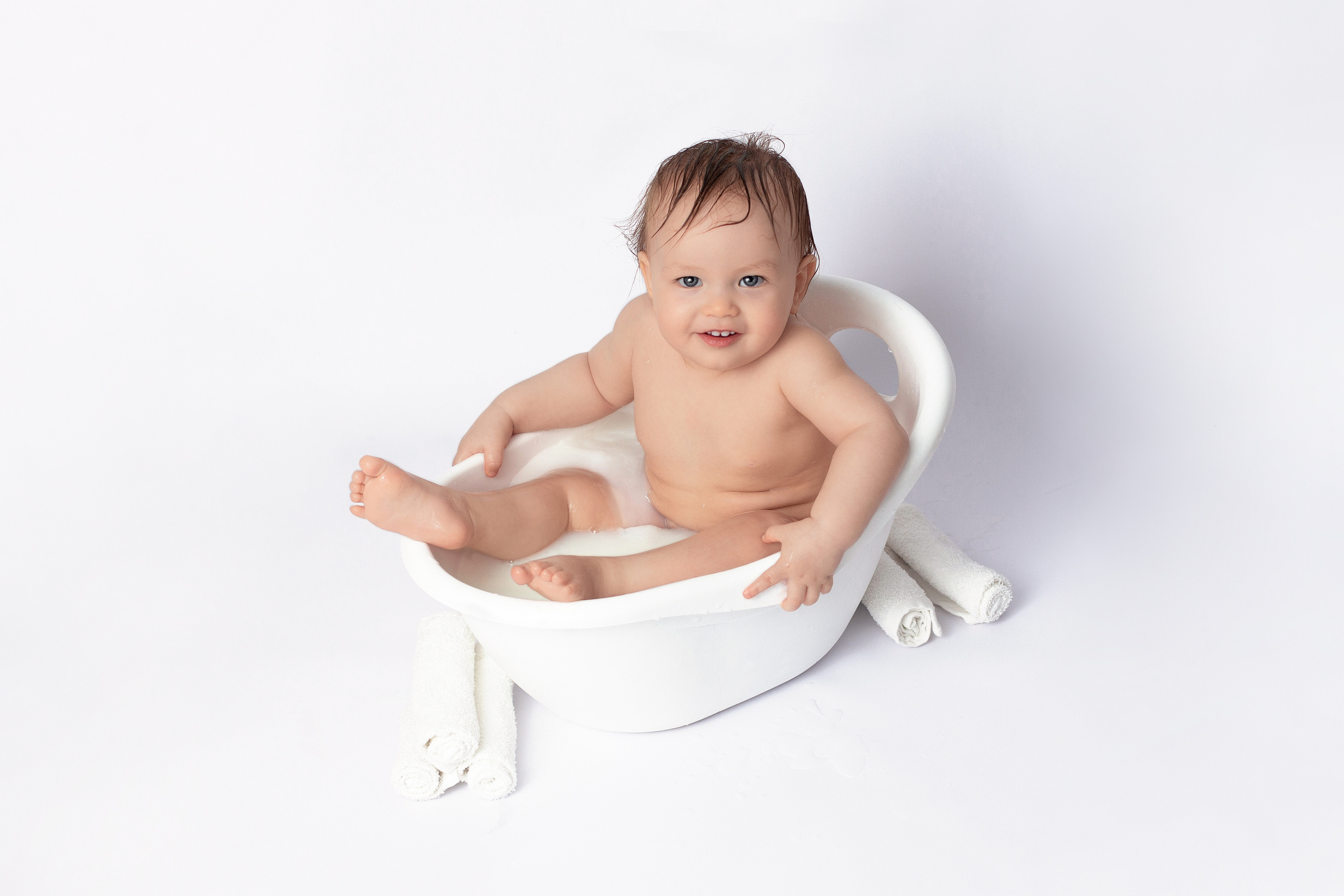 Купание в ванночке. Детский и семейный фотограф в Москве и МО