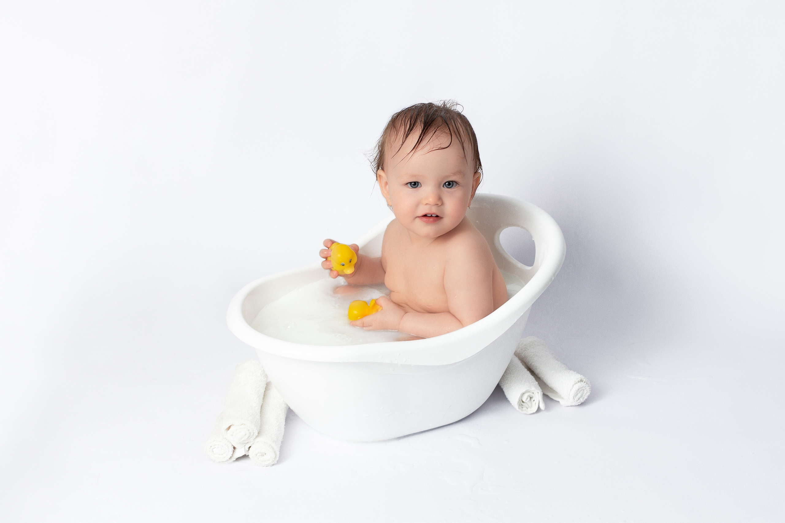 Купание в ванночке. Детский и семейный фотограф в Москве и МО