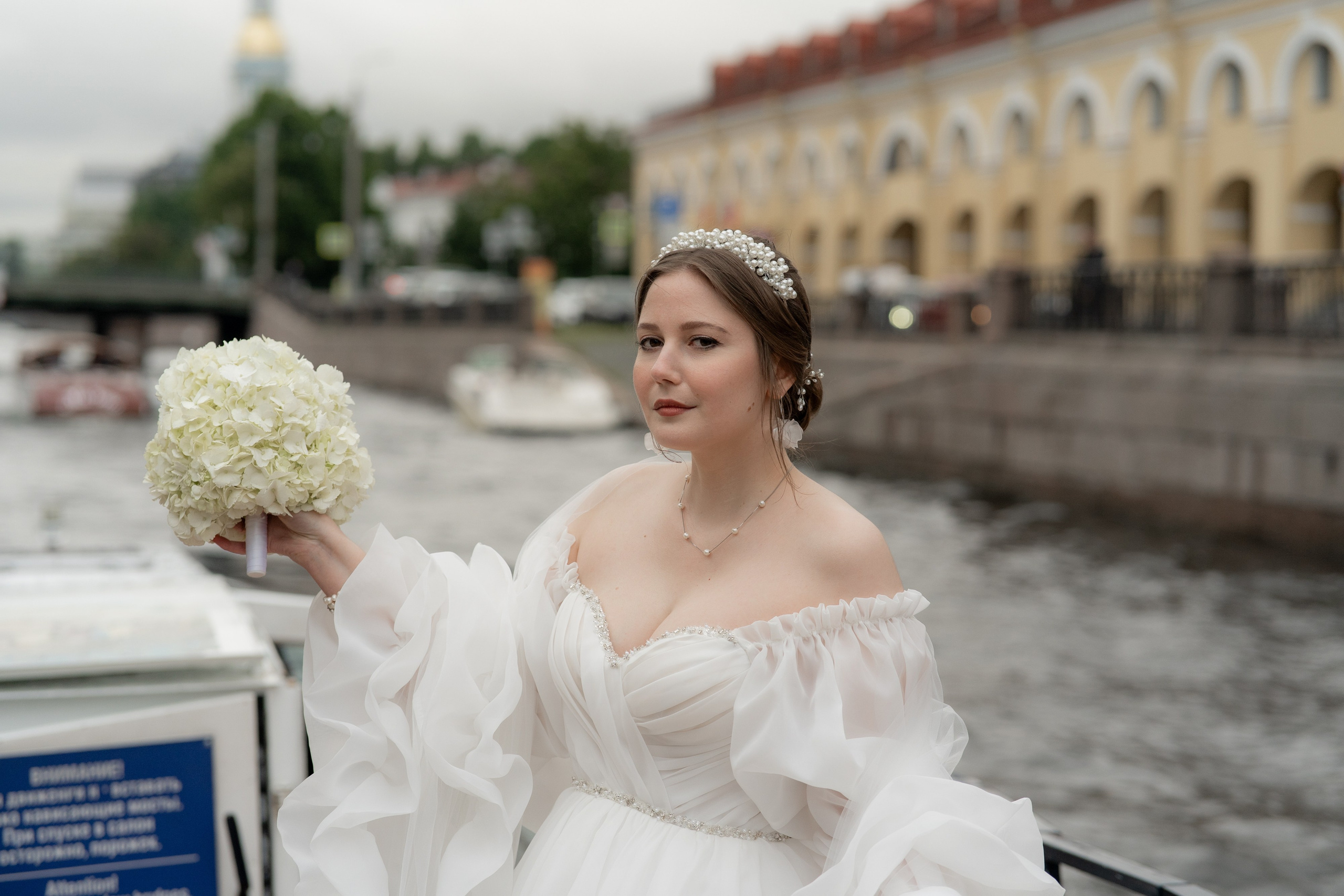Красивые места для свадебной фотосессии летом в Санкт-Петербурге. Свадебный фотограф Александр Невский в Санкт-Петербурге