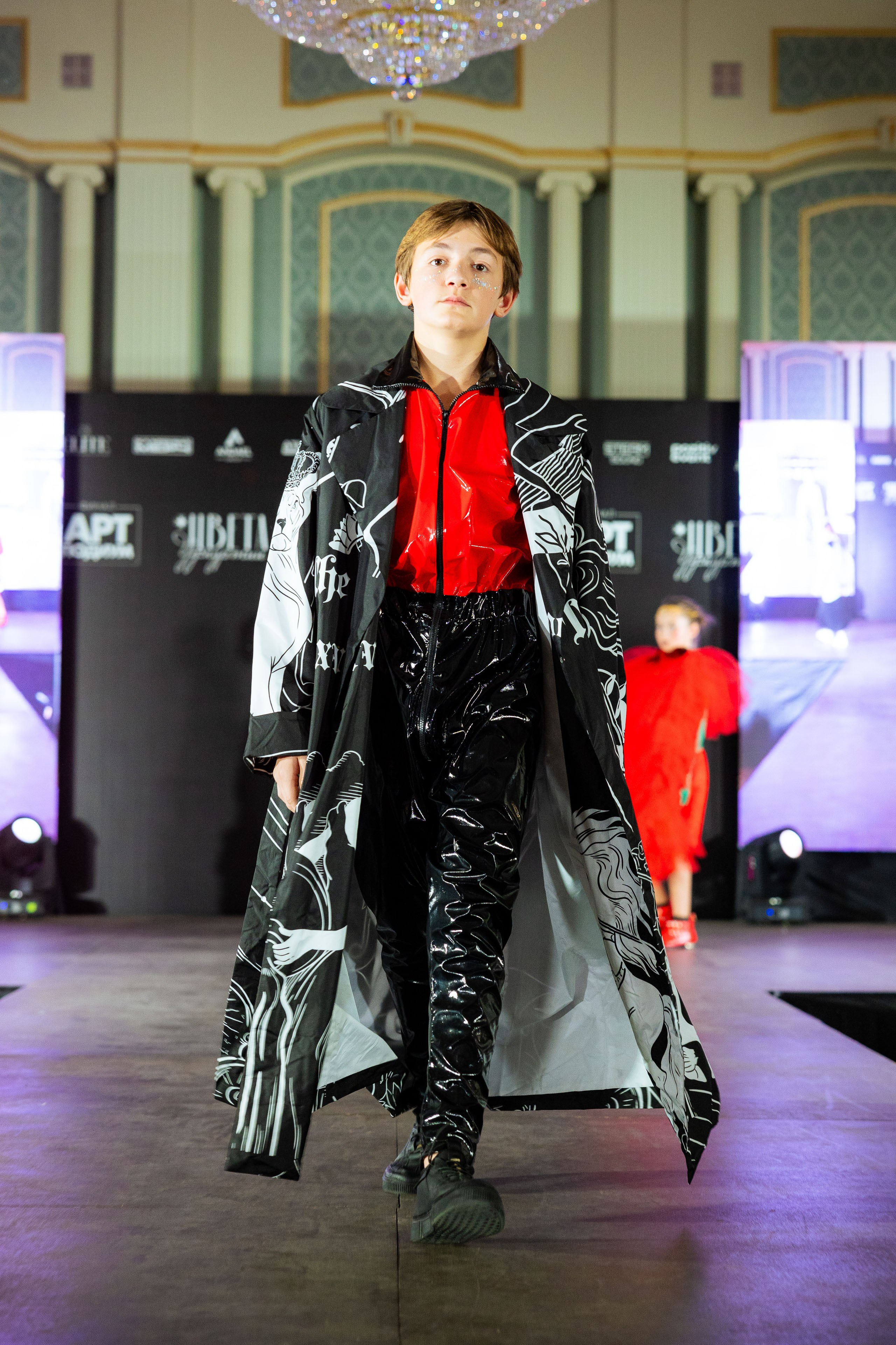 Арт-подиум «Цвета Удмуртии». Показ мод [25/10/24]. Фотограф Виноградов Константин