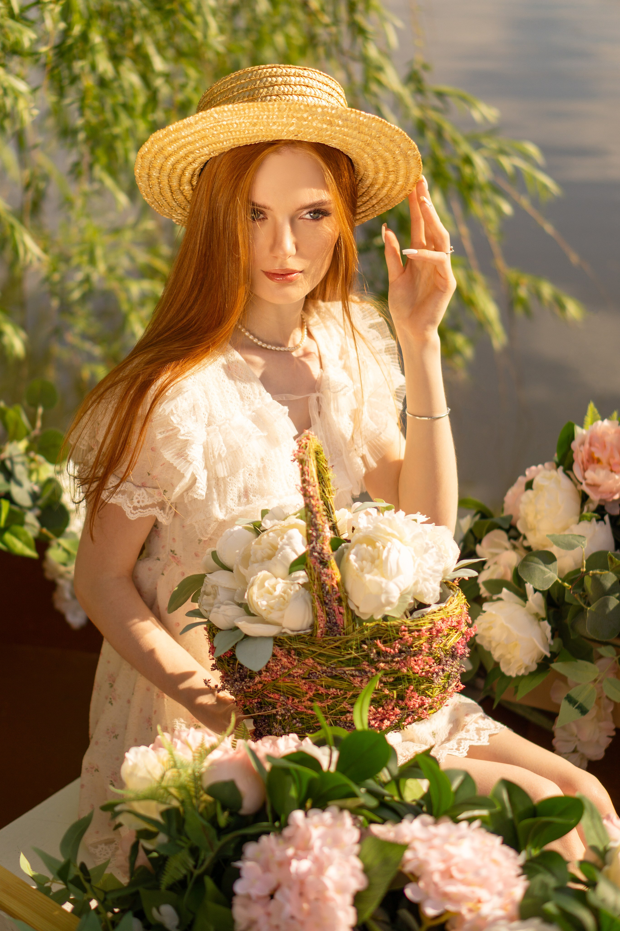 Фотосессия в лодке с цветами. Сафронова Елена Тольятти. Портретный и репортажный фотограф в Тольятти | Елена Сафронова