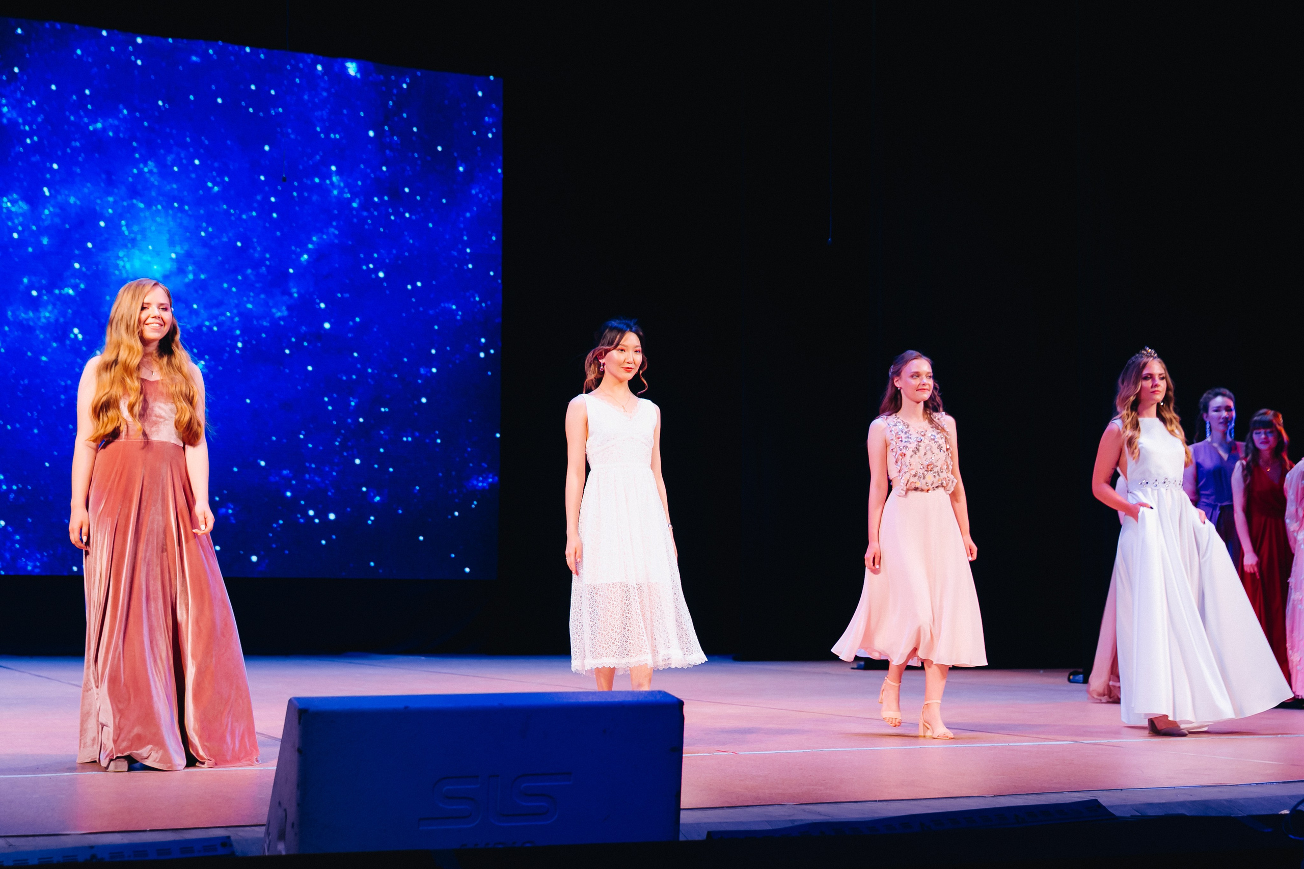 Вручение аттестатов 14 Гимназия. Свадебный и семейный фотограф в Улан-Удэ