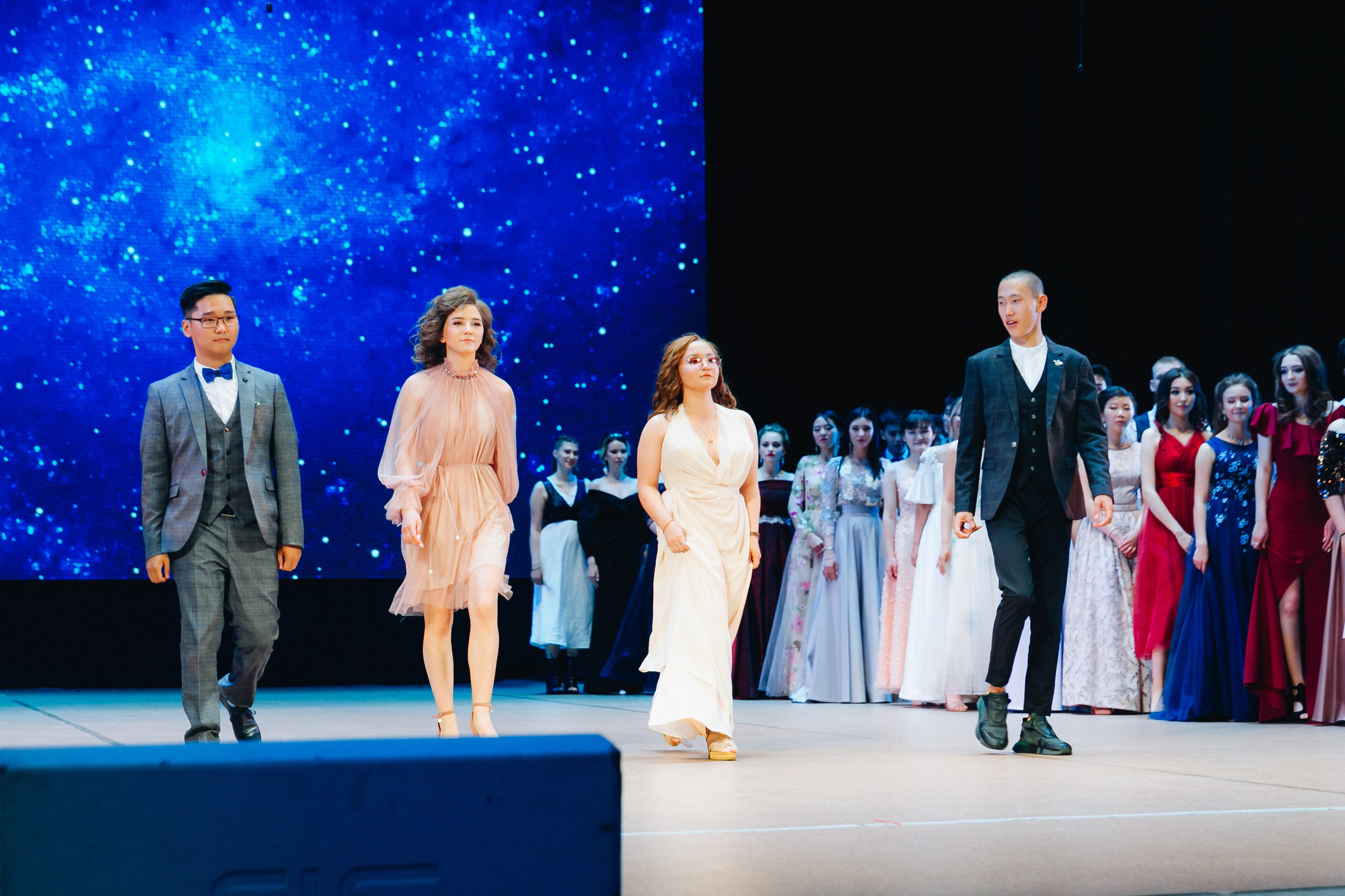 Вручение аттестатов 14 Гимназия. Свадебный и семейный фотограф в Улан-Удэ