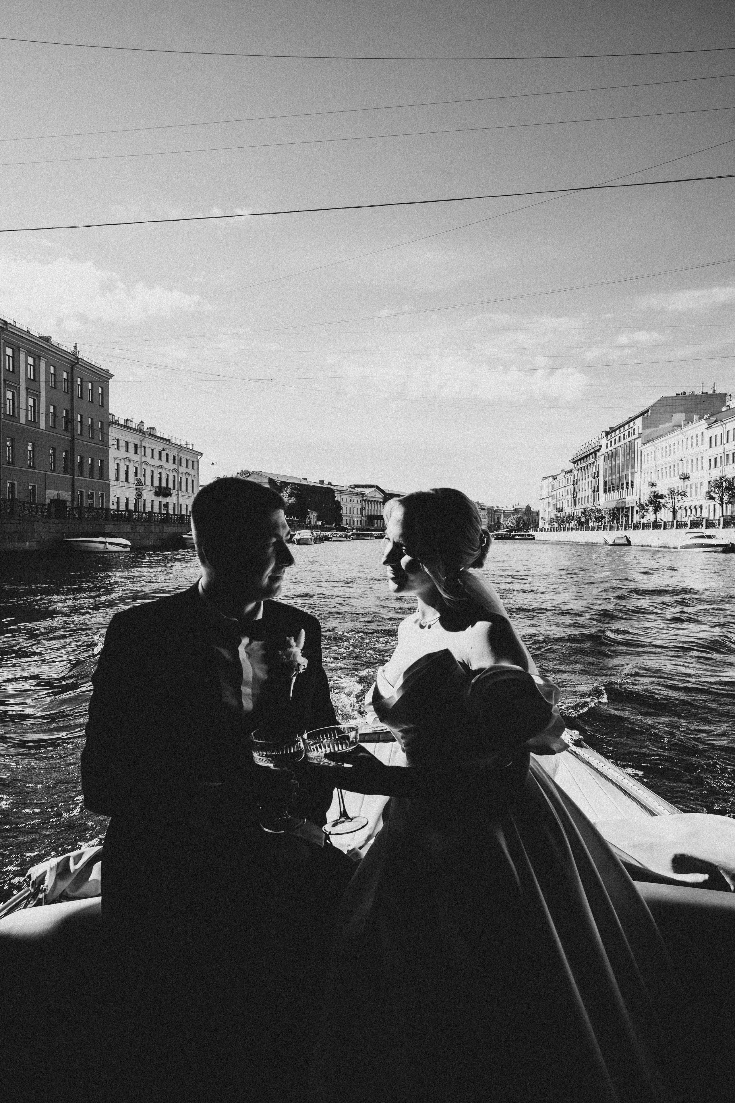 СВАДЕНБНАЯ СЬЕМКА НА КАТЕРЕ ПО КАНАЛАМ САНКТ-ПЕТЕРБУРГА И В АКВАТОРИИ НЕВЫ. Профессиональный фотограф, Санкт-Петербург — Виктория Богомолова