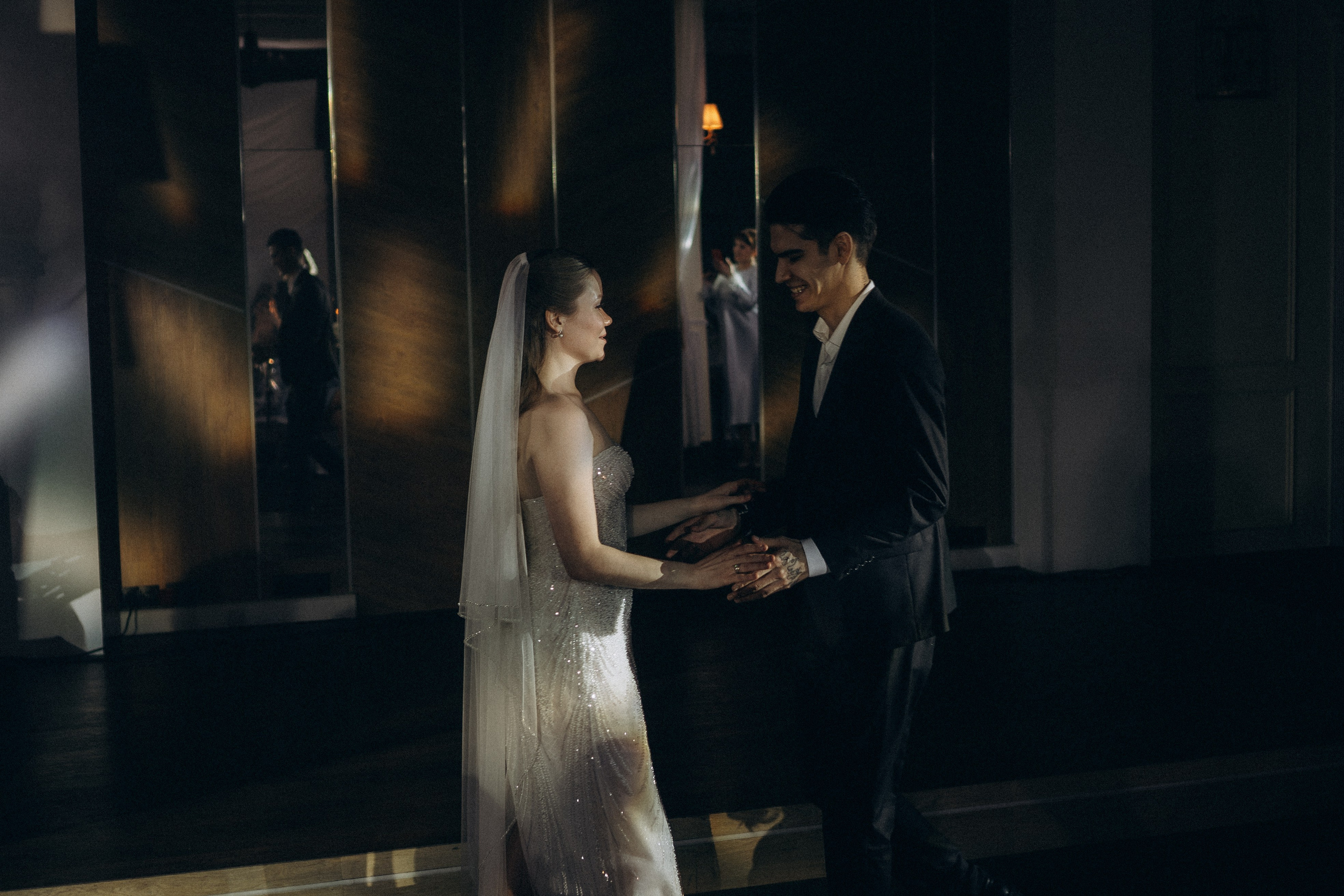 СВАДЕБНАЯ СЬЕМКА СБОРОВ В ОТЕЛЕ И ВЫЕЗД НА ЦЕРЕМОНИЮ (СНЯТО В СИБИРЕ В НИЖНЕВАРТОВСКЕ). Профессиональный фотограф, Санкт-Петербург — Виктория Богомолова