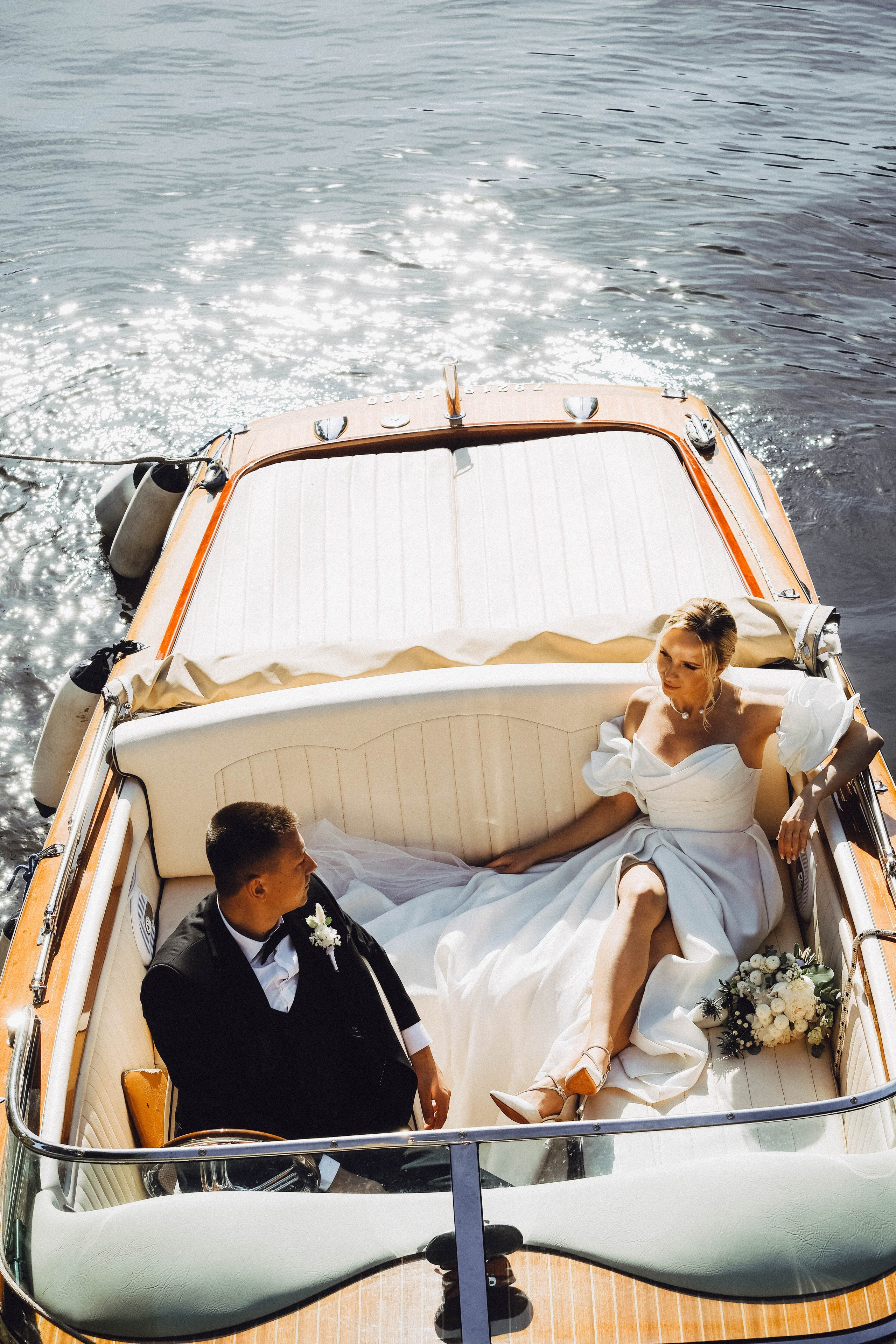 СВАДЕБГНАЯ ПРОГУЛКА ПО КАНАЛ САНКТ-ПЕТЕРБУРГА НА КАТЕРЕ. Профессиональный фотограф, Санкт-Петербург — Виктория Богомолова