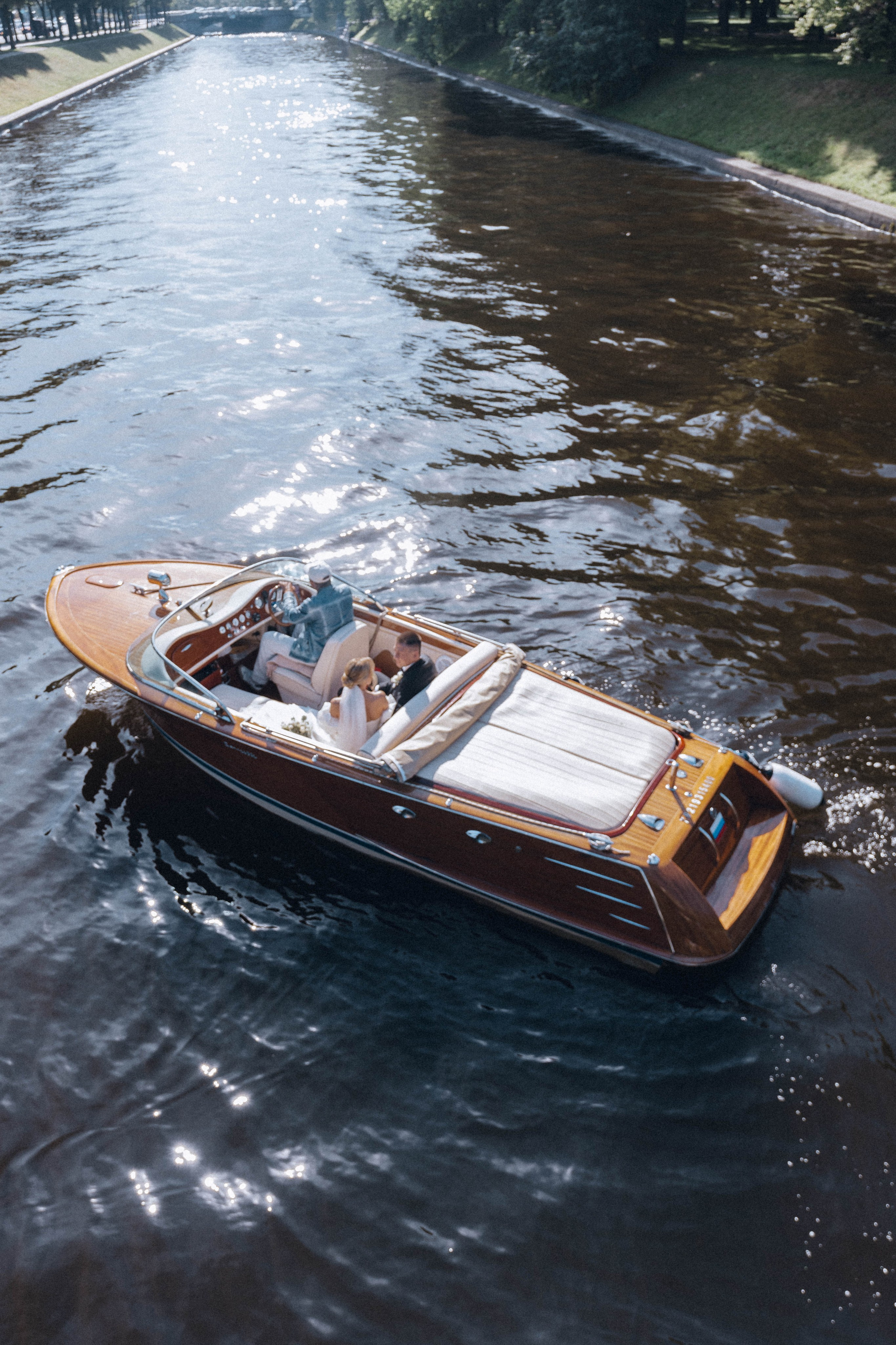 СВАДЕНБНАЯ СЬЕМКА НА КАТЕРЕ ПО КАНАЛАМ САНКТ-ПЕТЕРБУРГА И В АКВАТОРИИ НЕВЫ. Профессиональный фотограф, Санкт-Петербург — Виктория Богомолова