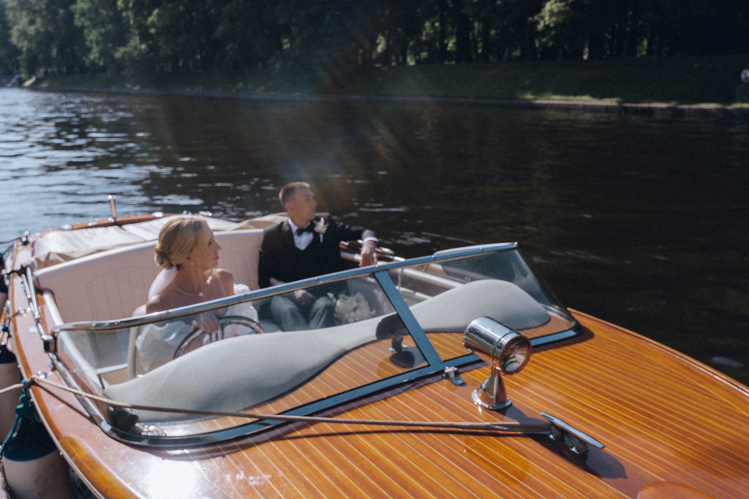 СВАДЕНБНАЯ СЬЕМКА НА КАТЕРЕ ПО КАНАЛАМ САНКТ-ПЕТЕРБУРГА И В АКВАТОРИИ НЕВЫ. Профессиональный фотограф, Санкт-Петербург — Виктория Богомолова