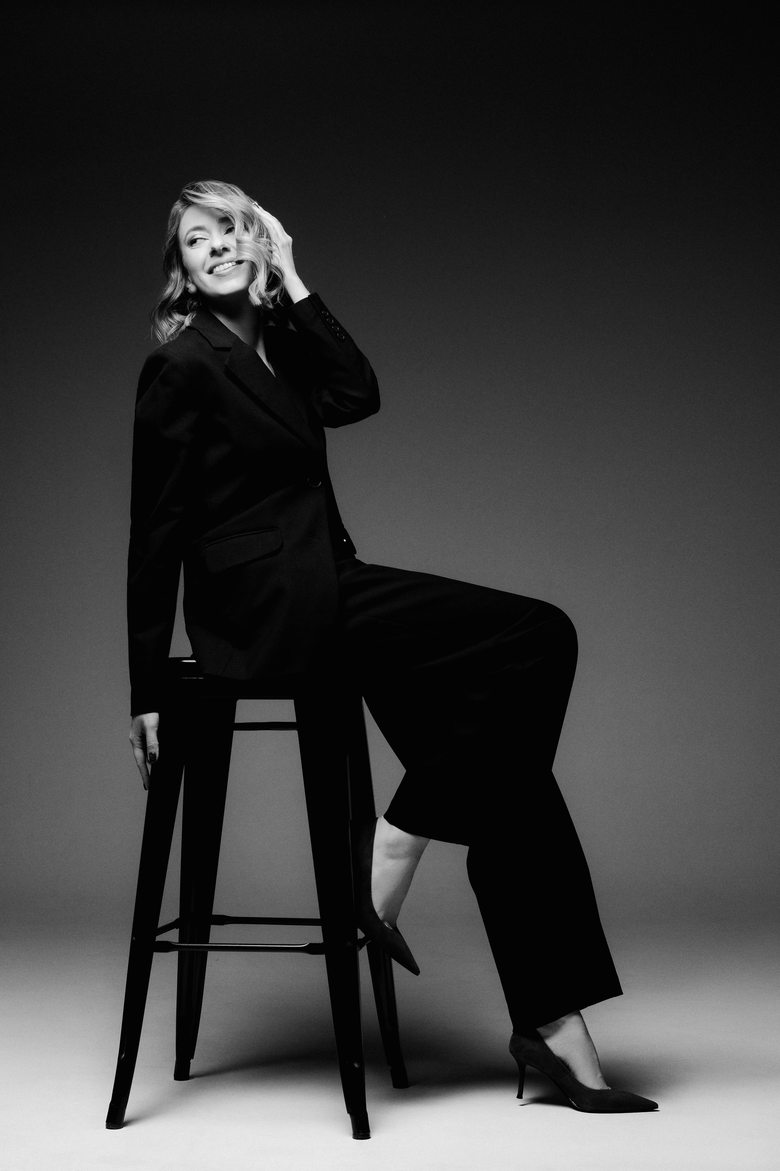 Вера ЧБ на циклораме. Фотограф в Москве Ольга Сатони