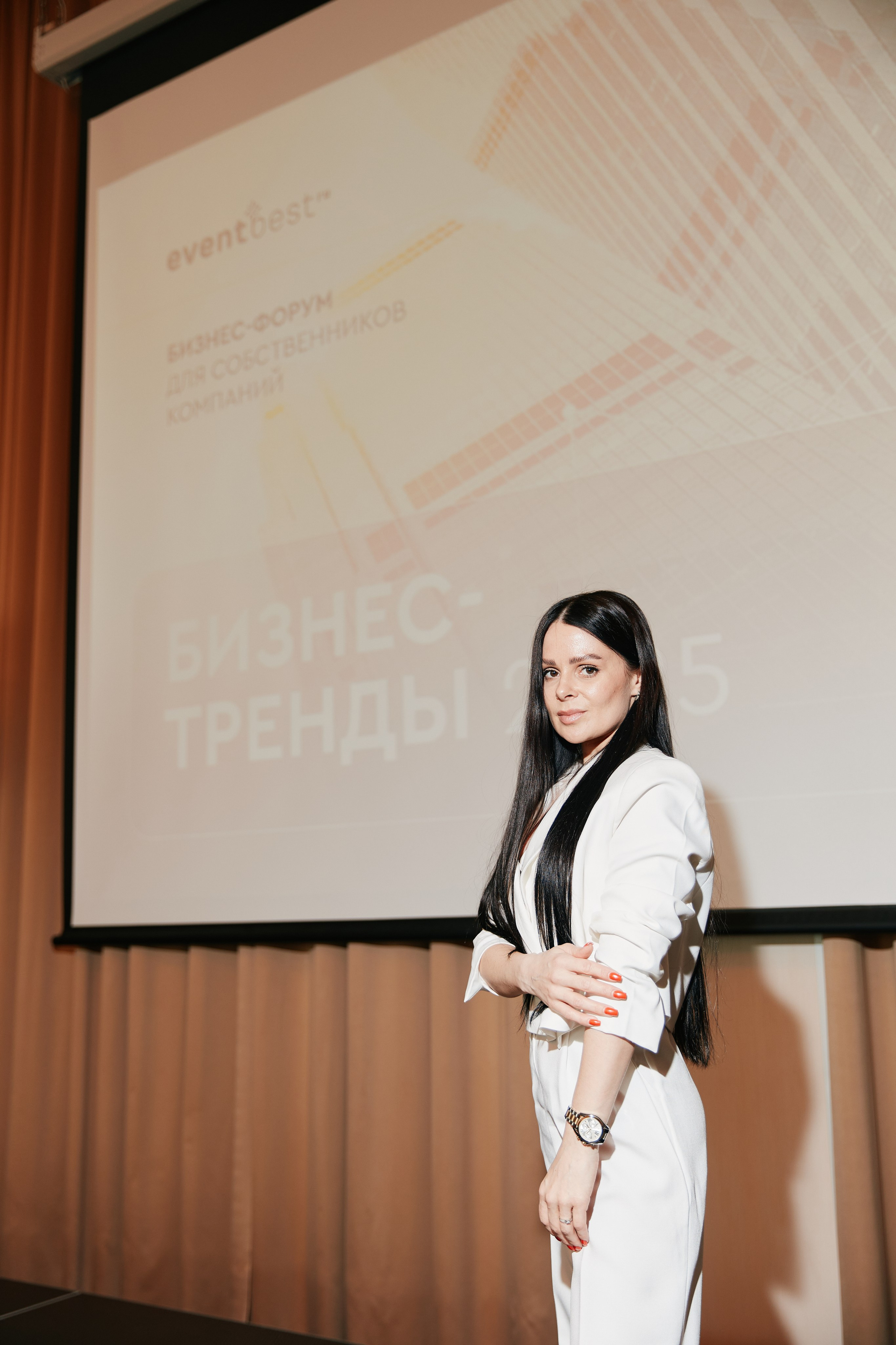 Форум Бизнес-тренды 2025 в Marriott Hotel 28.04. Свадебный репортажный фотограф краснодар максим дремов дрёмов фотосессия студия цена