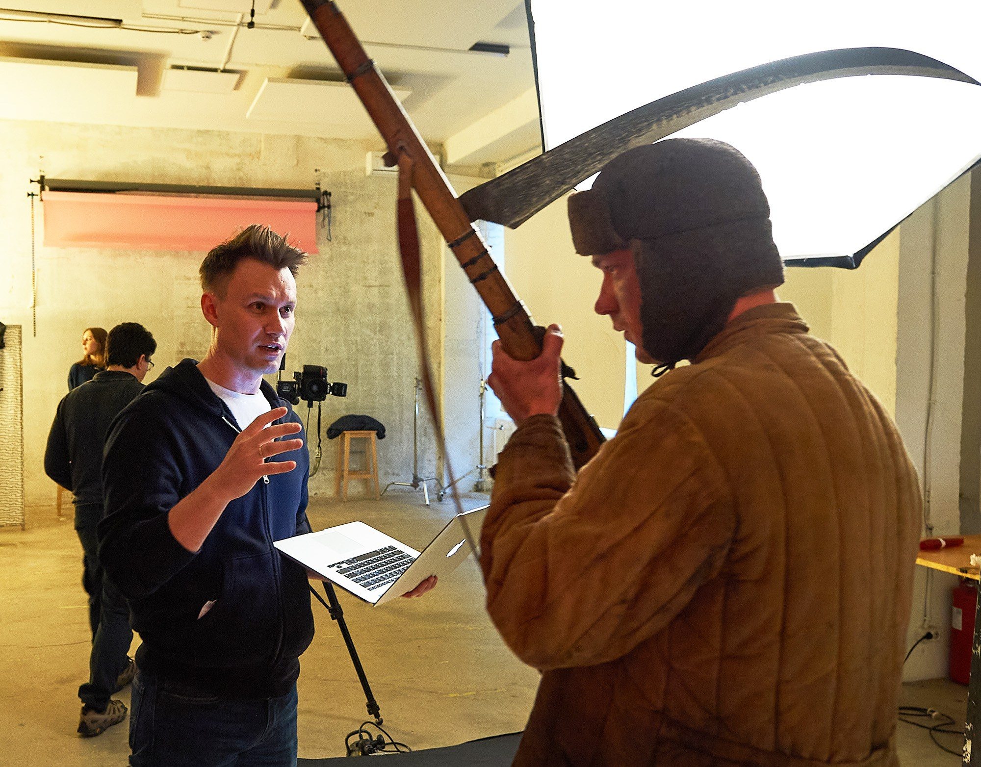 BACKSTAGE. Www.apowerstudio.com