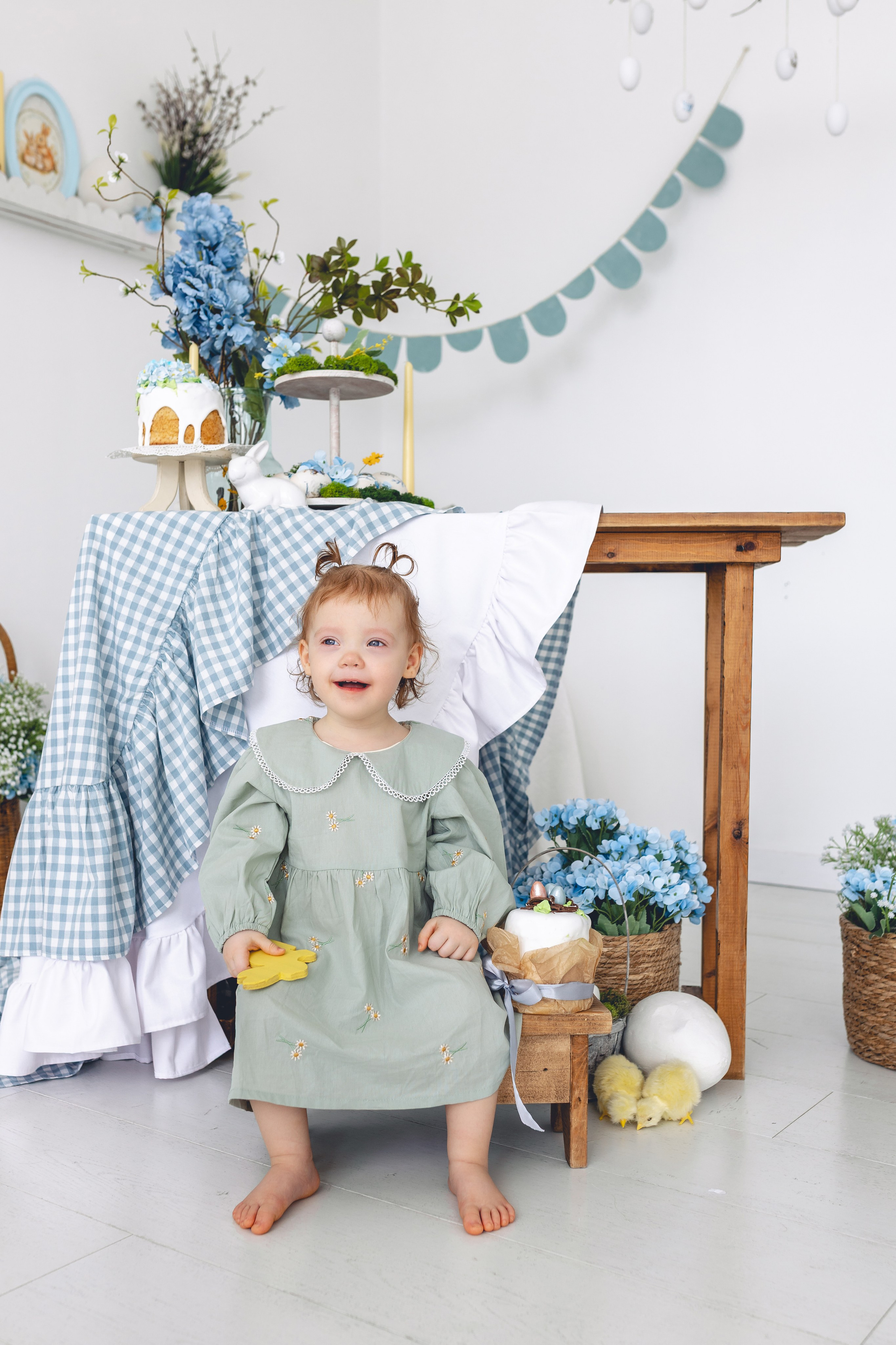 Тройняшки Варя, Миша и Женя пришли к утятам на фотосессию. Фотограф новорожденных в г. Барнаул Ренпенинг Катерина