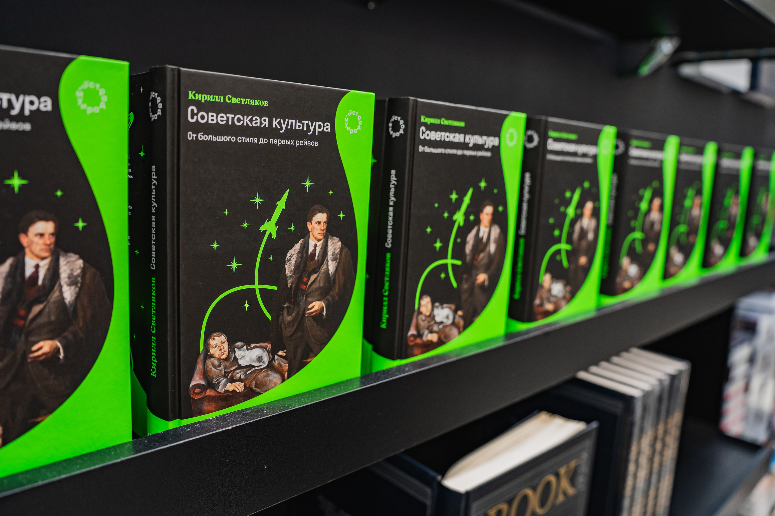 МИФ Non/fictio№ 2025 стенды. Репортажный фотограф Анастасия Рубцова