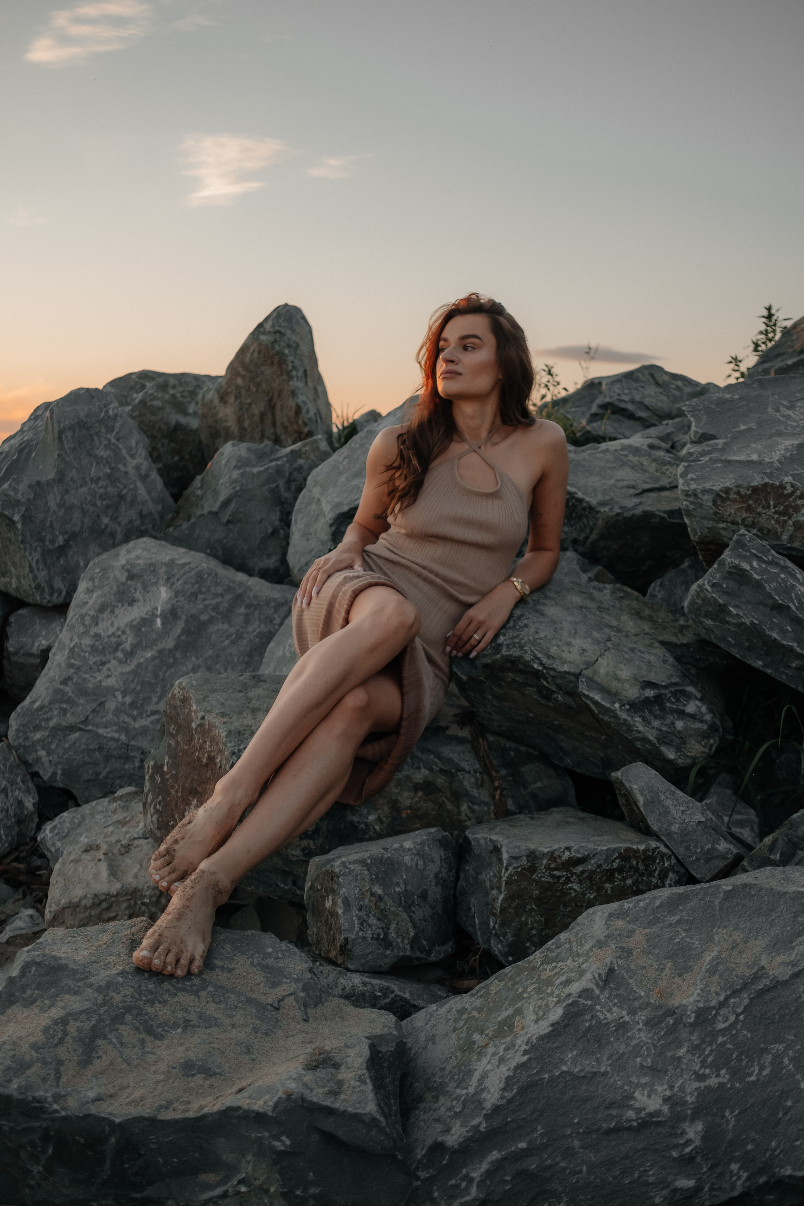 Катя с дочками на берегу. Фотограф в Новосибирске Диана Ильиных