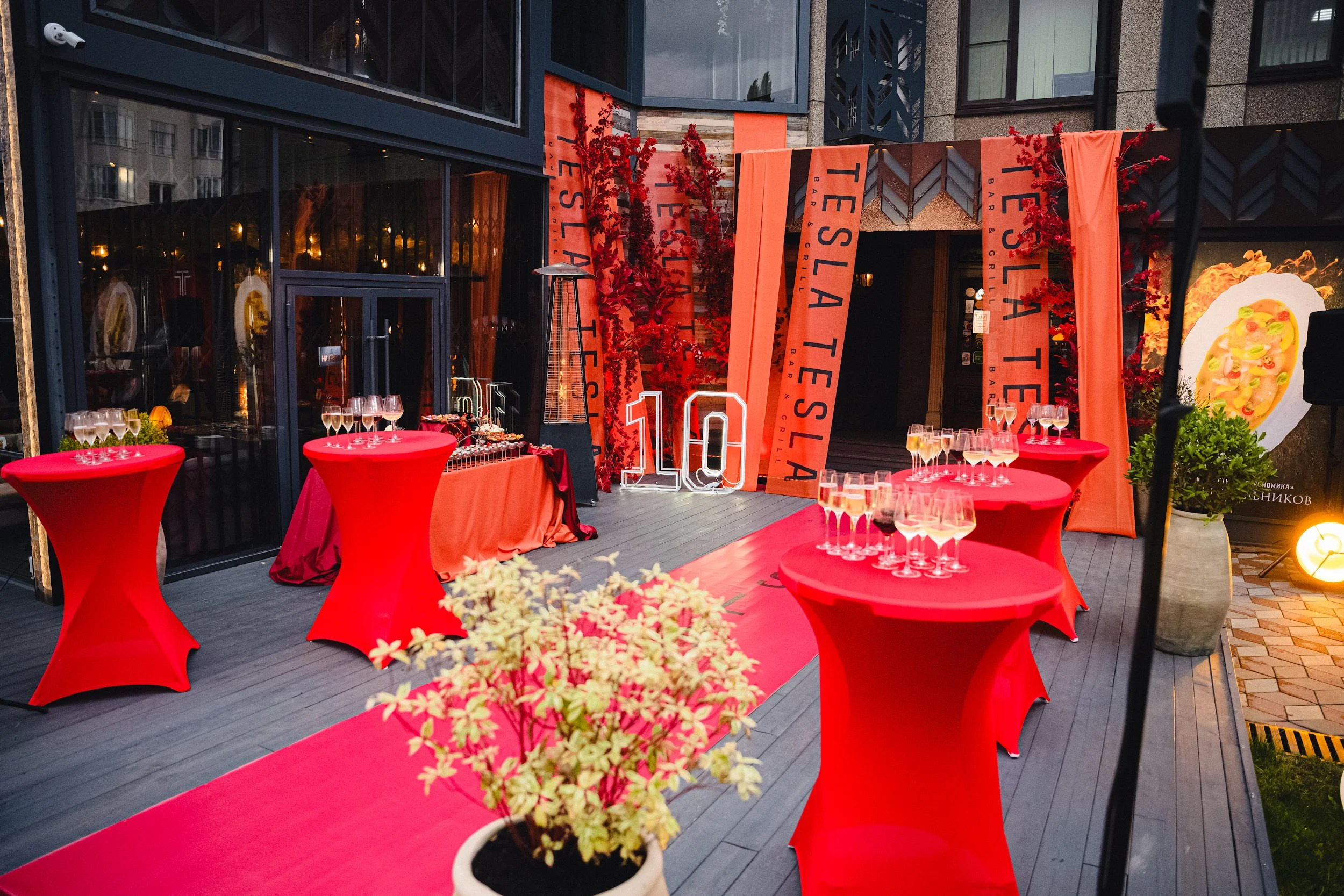 Организация проекта — 10 лет «Тесла». Лучшая гастрономическая локация региона, это не только высокая планка в работе, но и в праздновании. Организация мероприятий ЮФО Кавказ