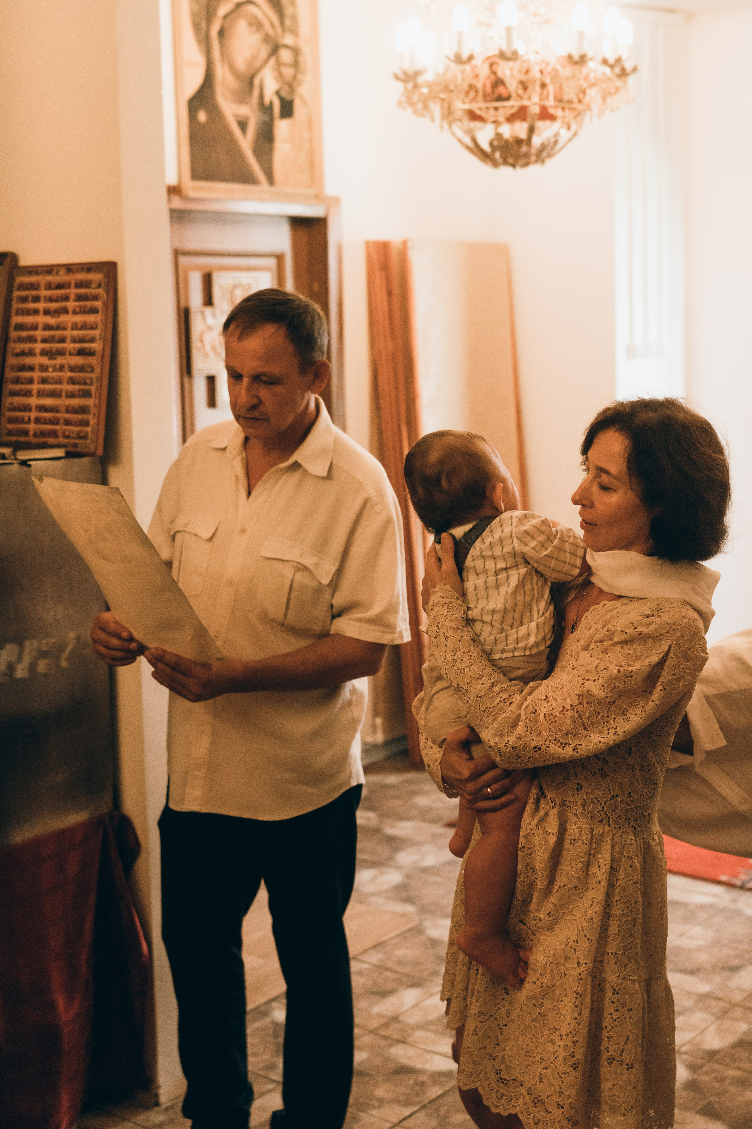 Таинство крещение в Москве. Семейный, ньюборн фотограф, фотограф на роды в Москве, Виктория Тюльдюкова