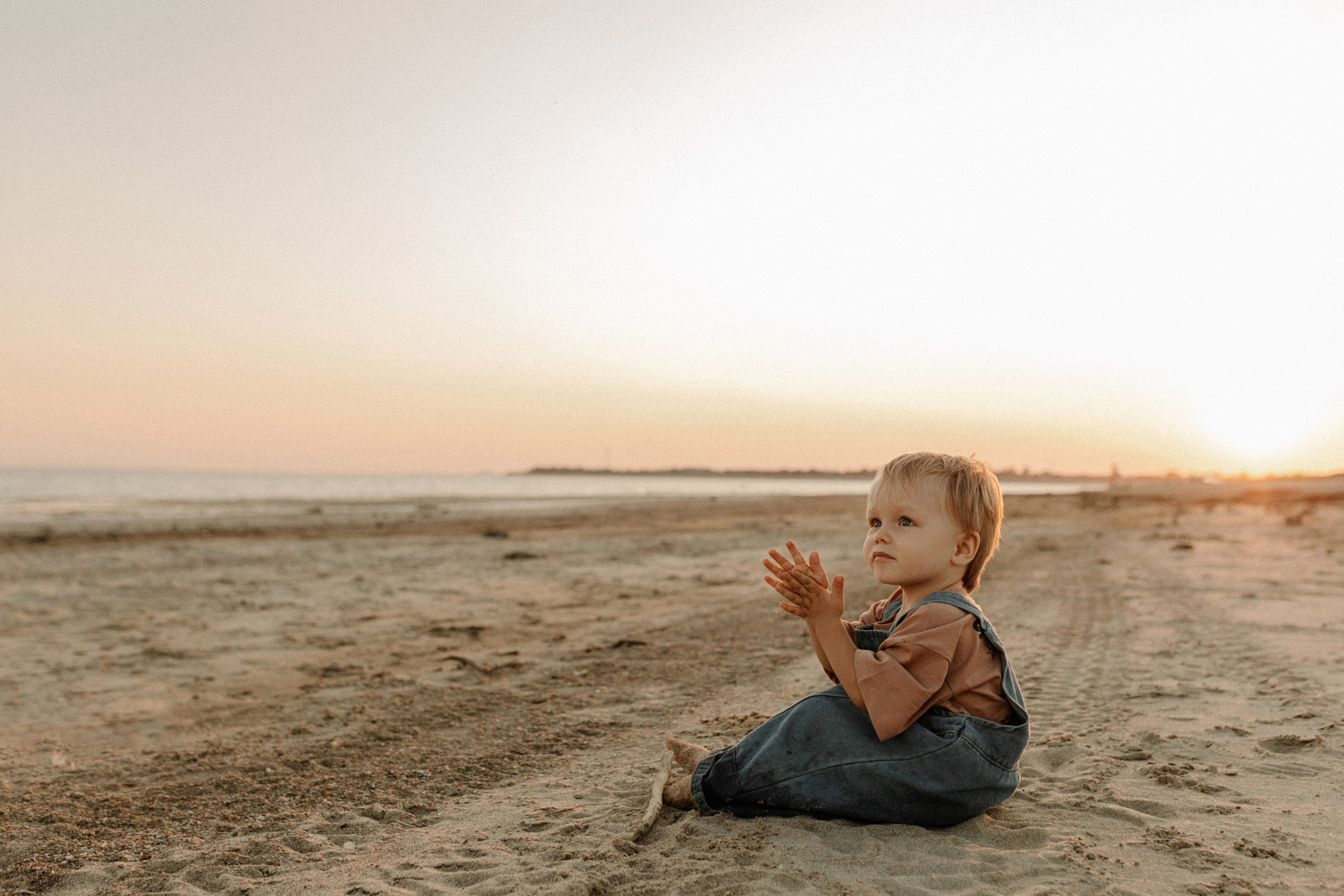 Трое у реки, не считая фотографа. Семейный фотограф в Краснодаре Яна Морева