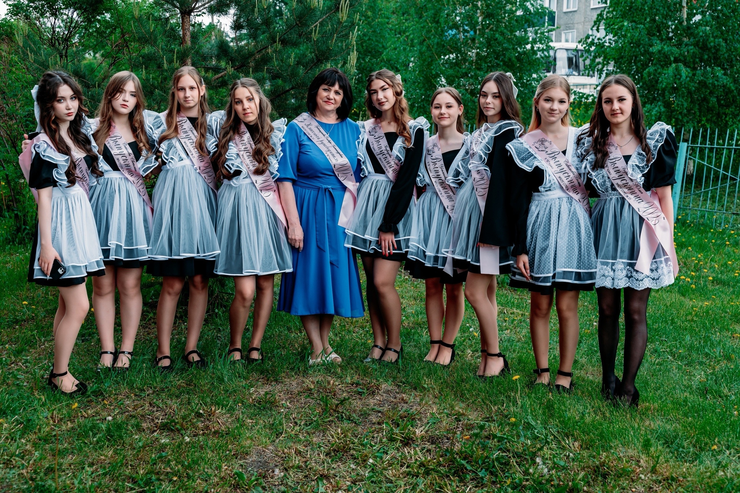 Последний звонок 2025 школа 25. Фотограф Алёна Царькова. Киселевск