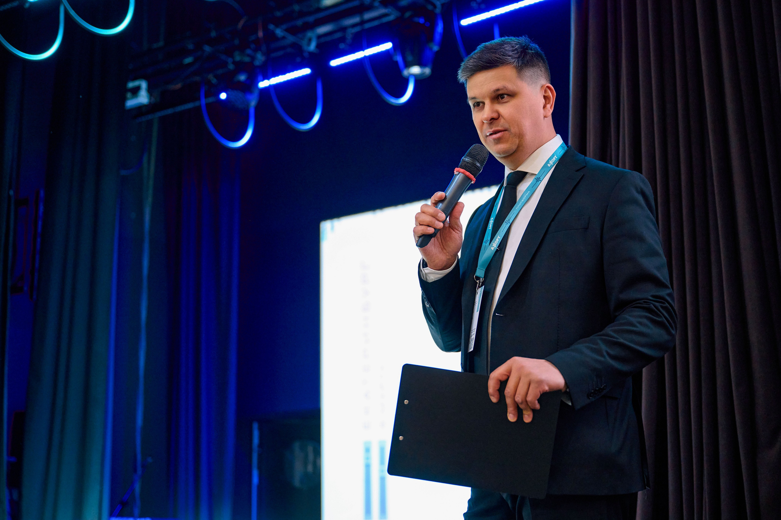 AXOFT. Максим Комаров — Профессиональный фотограф