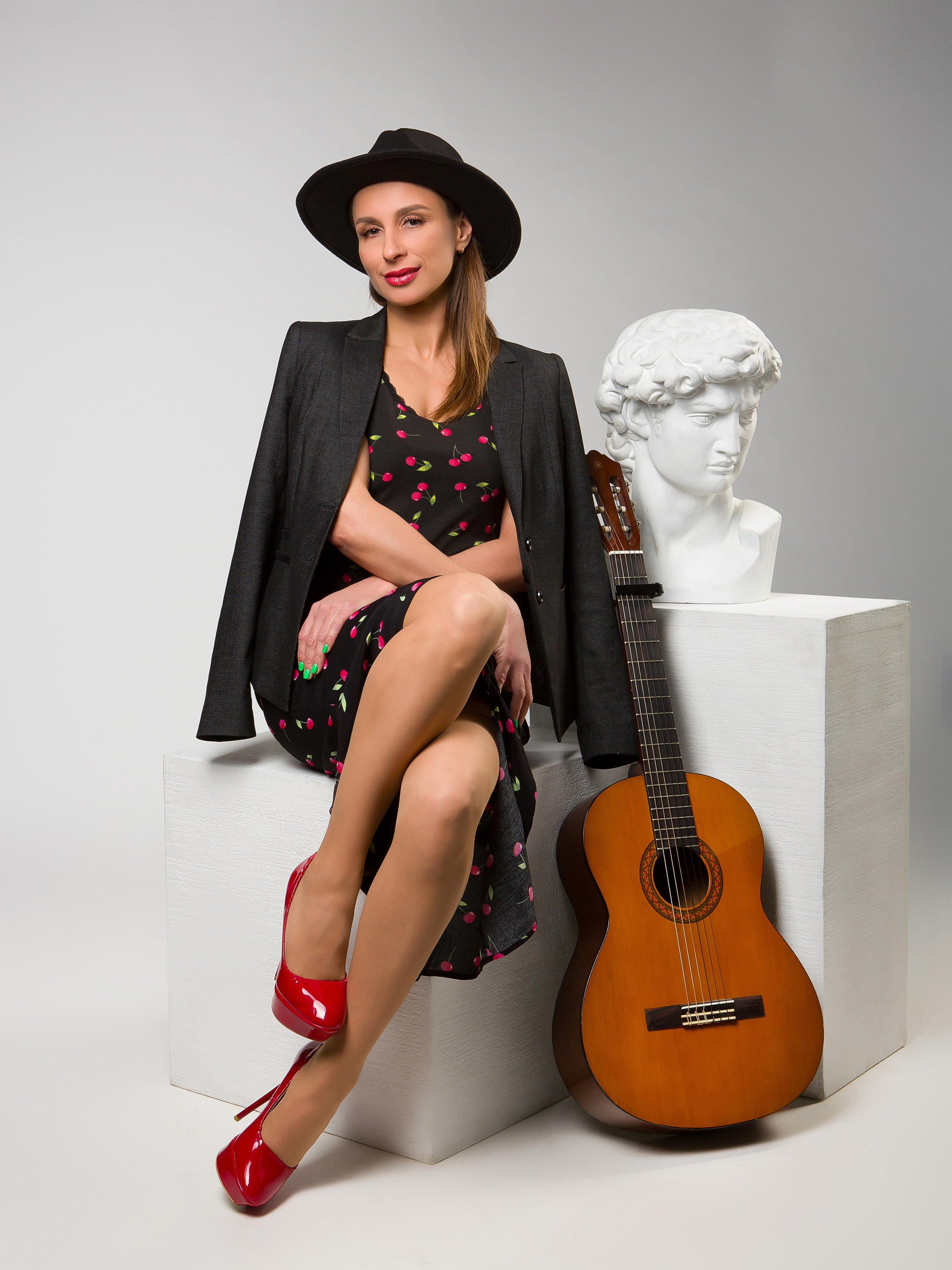 Девушка с гитарой. Фотограф Мария Кольцова