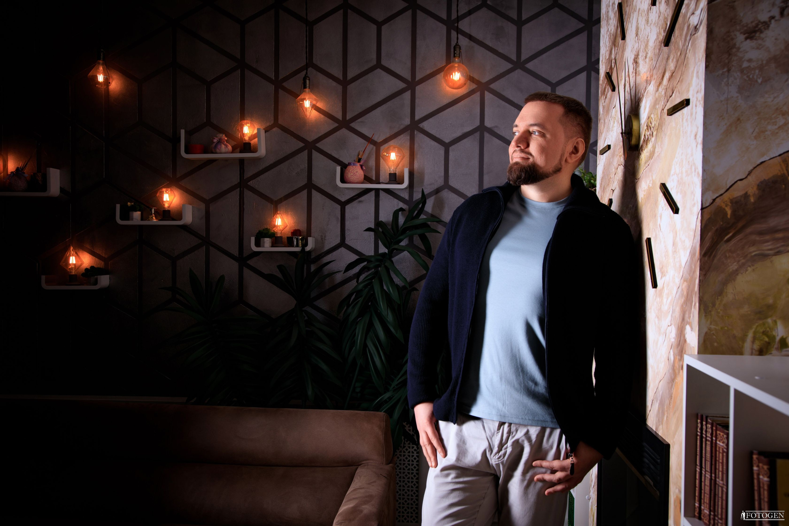 Профессиональная мужская фотосессия в Fotogen: Ваша история в кадре. Интерьерная фотостудия FOTOGEN г. Краснодар
