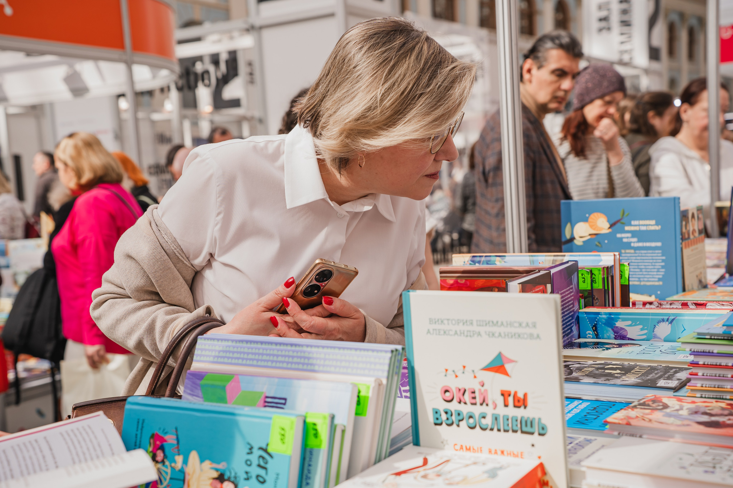 МИФ Non/fictio№ 2025 стенды. Репортажный фотограф Анастасия Рубцова