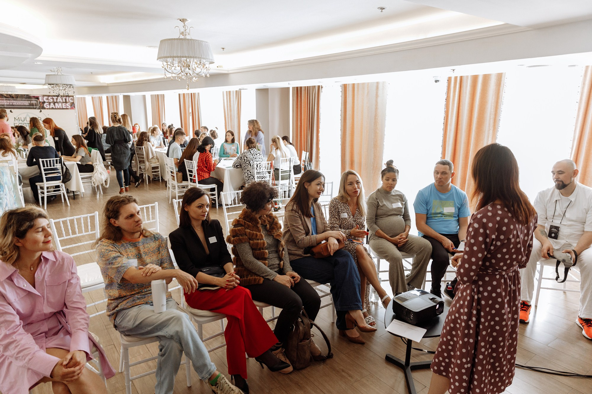 Фотограф на психологическом мероприятии. Профессиональный фотограф в Сочи Виктория Джой. Обучение