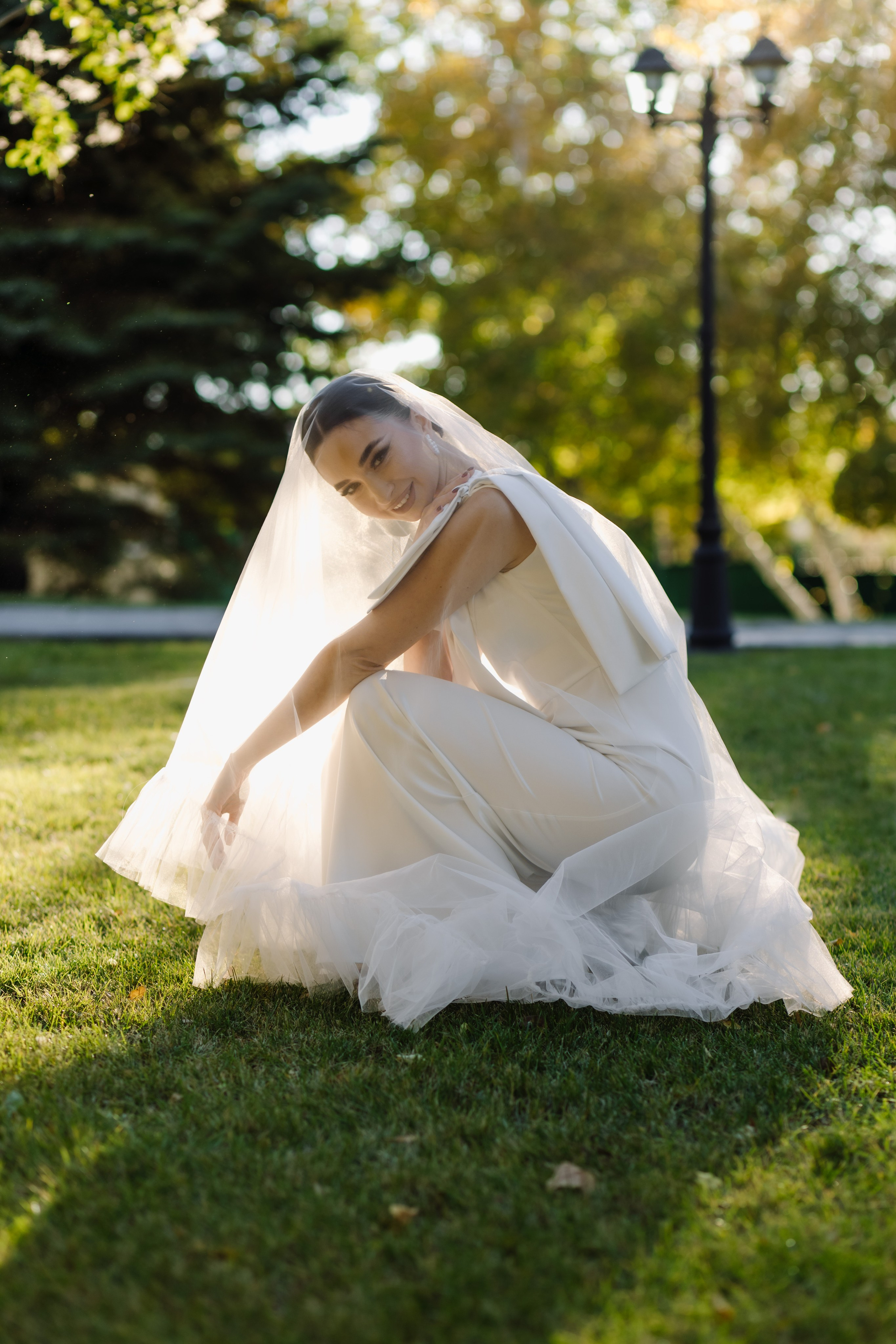 В зеленом саду. Shakhmanoff.kz